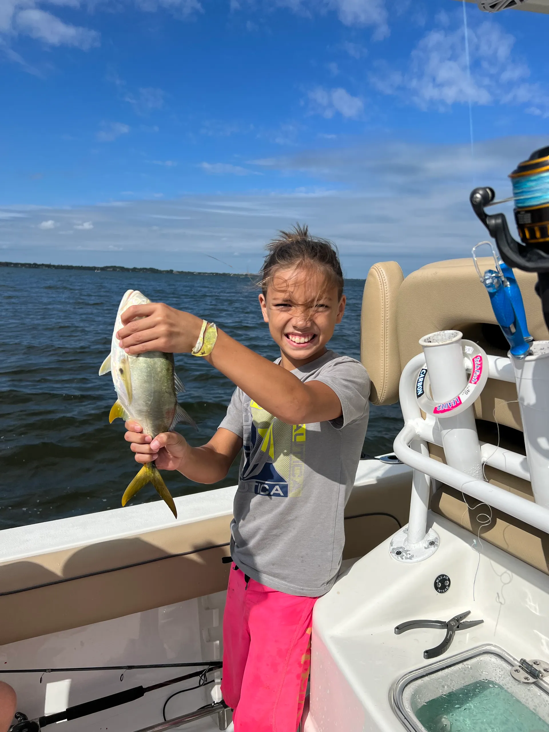 25' Twin Engine Center Console - Perfect for Sandbar or Fishing!