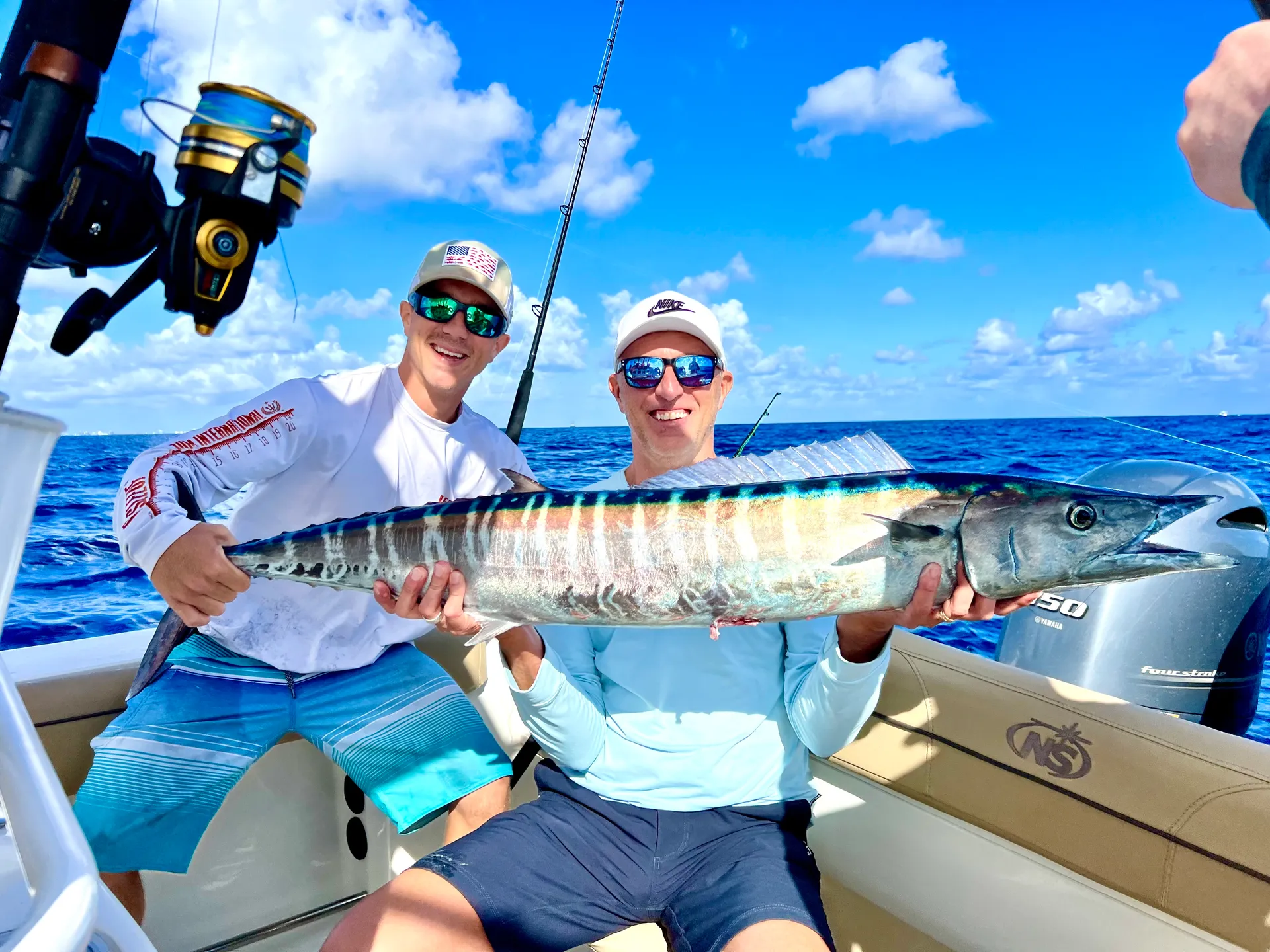 25' Twin Engine Center Console - Perfect for Sandbar or Fishing!