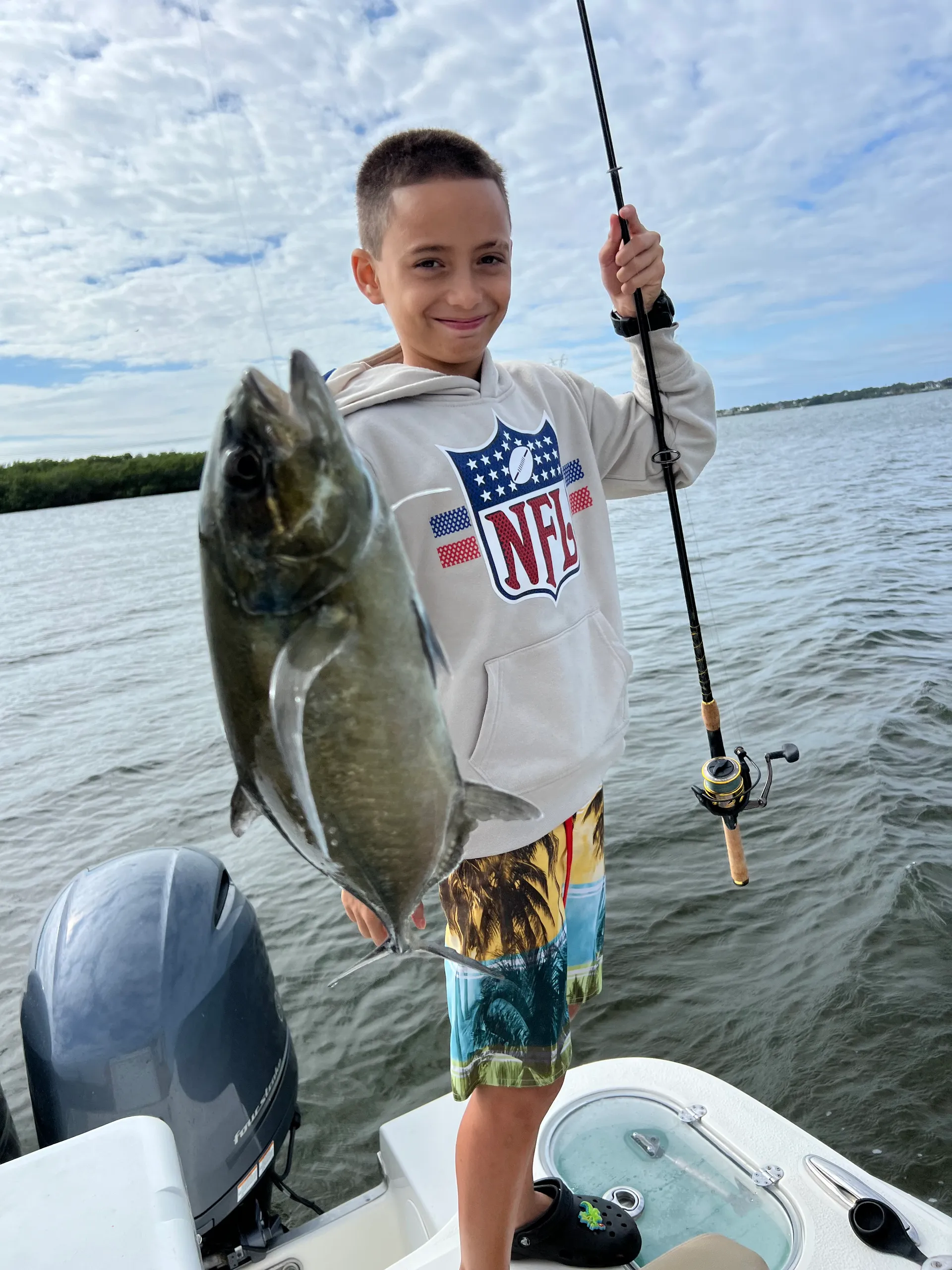 25' Twin Engine Center Console - Perfect for Sandbar or Fishing!