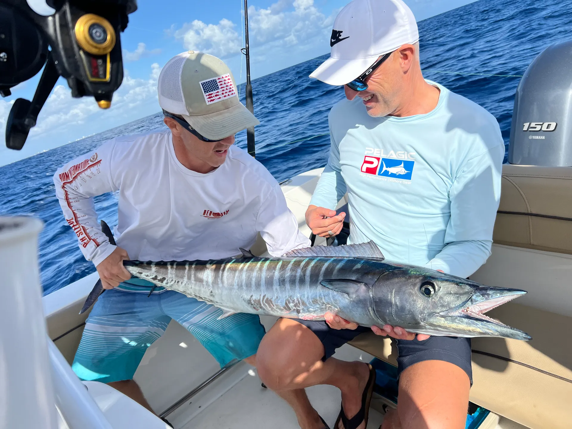 25' Twin Engine Center Console - Perfect for Sandbar or Fishing!