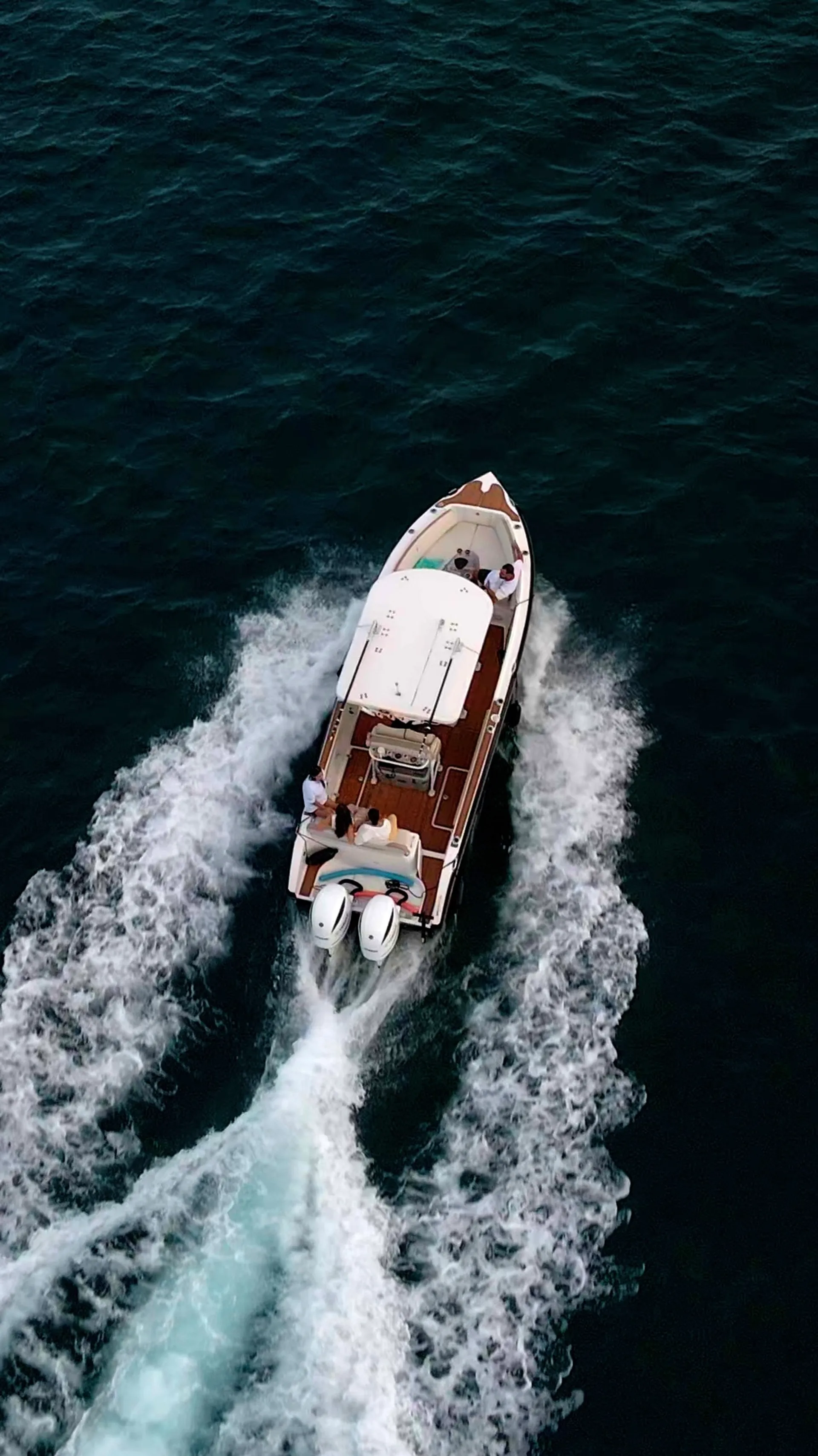 GORGEOUS & SPACIOUS CENTER CONSOLE BOAT! Enjoy the water in style!!!