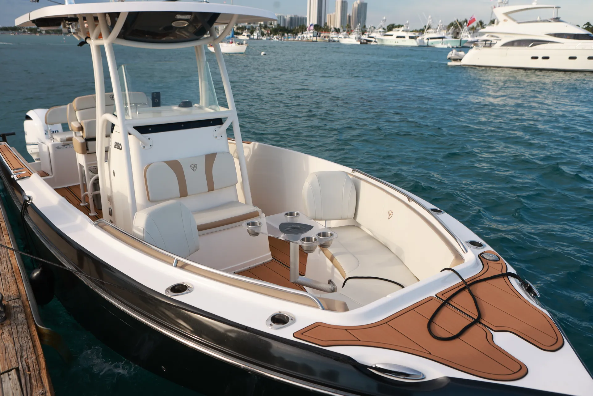 GORGEOUS & SPACIOUS CENTER CONSOLE BOAT! Enjoy the water in style!!!