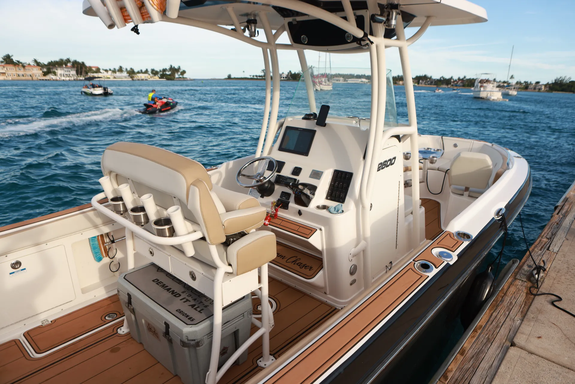 GORGEOUS & SPACIOUS CENTER CONSOLE BOAT! Enjoy the water in style!!!