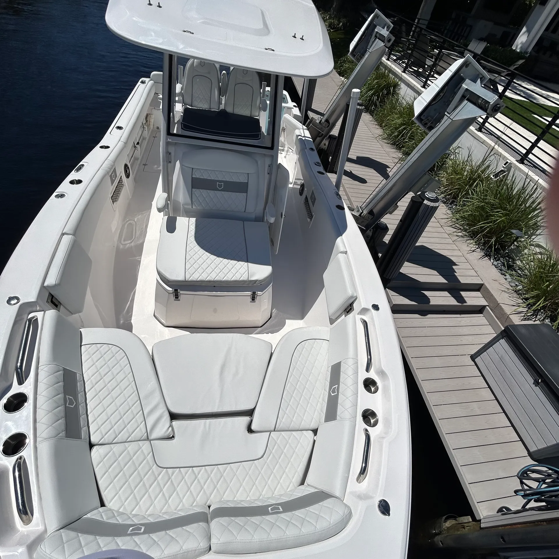 Sandbar, cruise or any occasion! Free gas and ice.