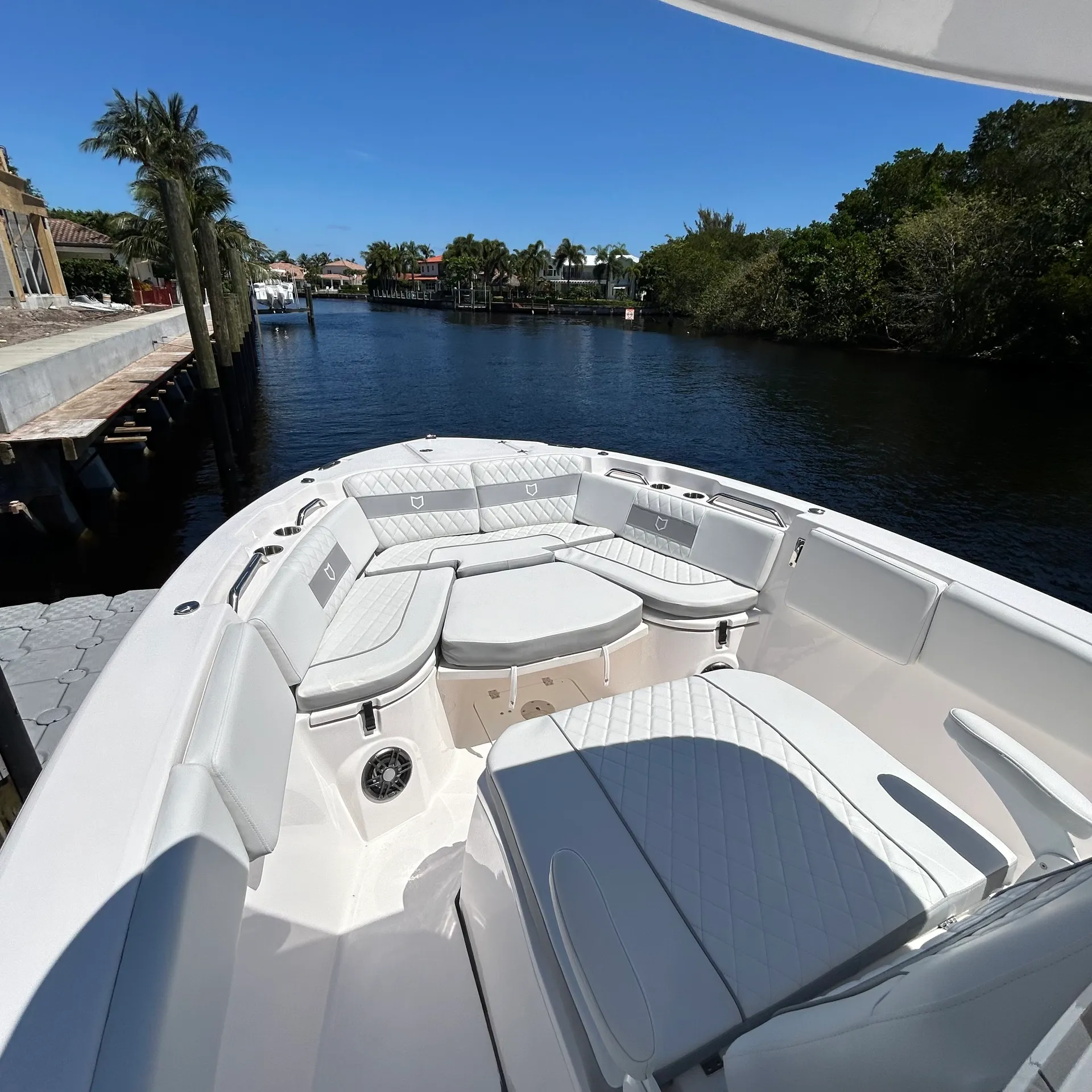 Sandbar, cruise or any occasion! Free gas and ice.