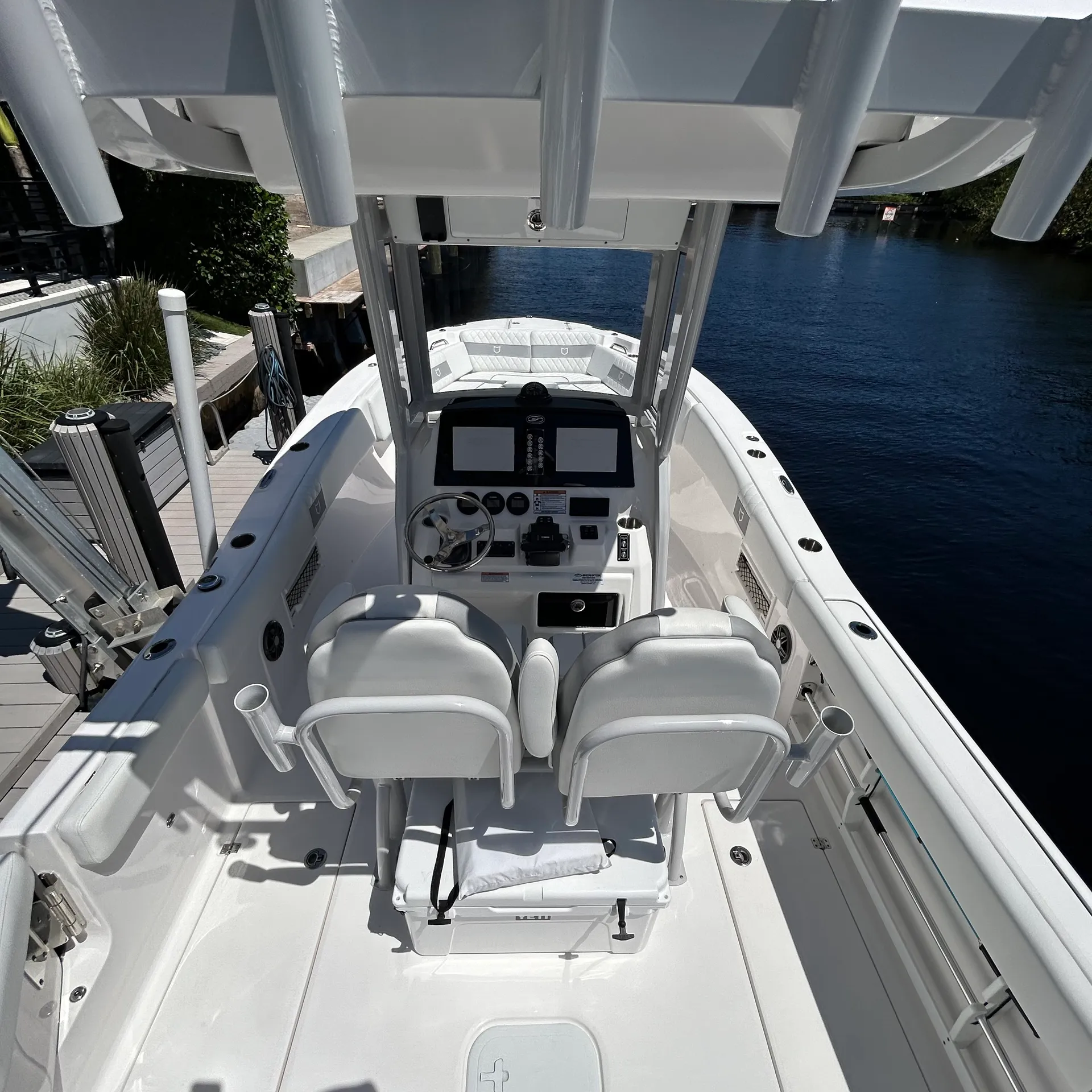 Sandbar, cruise or any occasion! Free gas and ice.