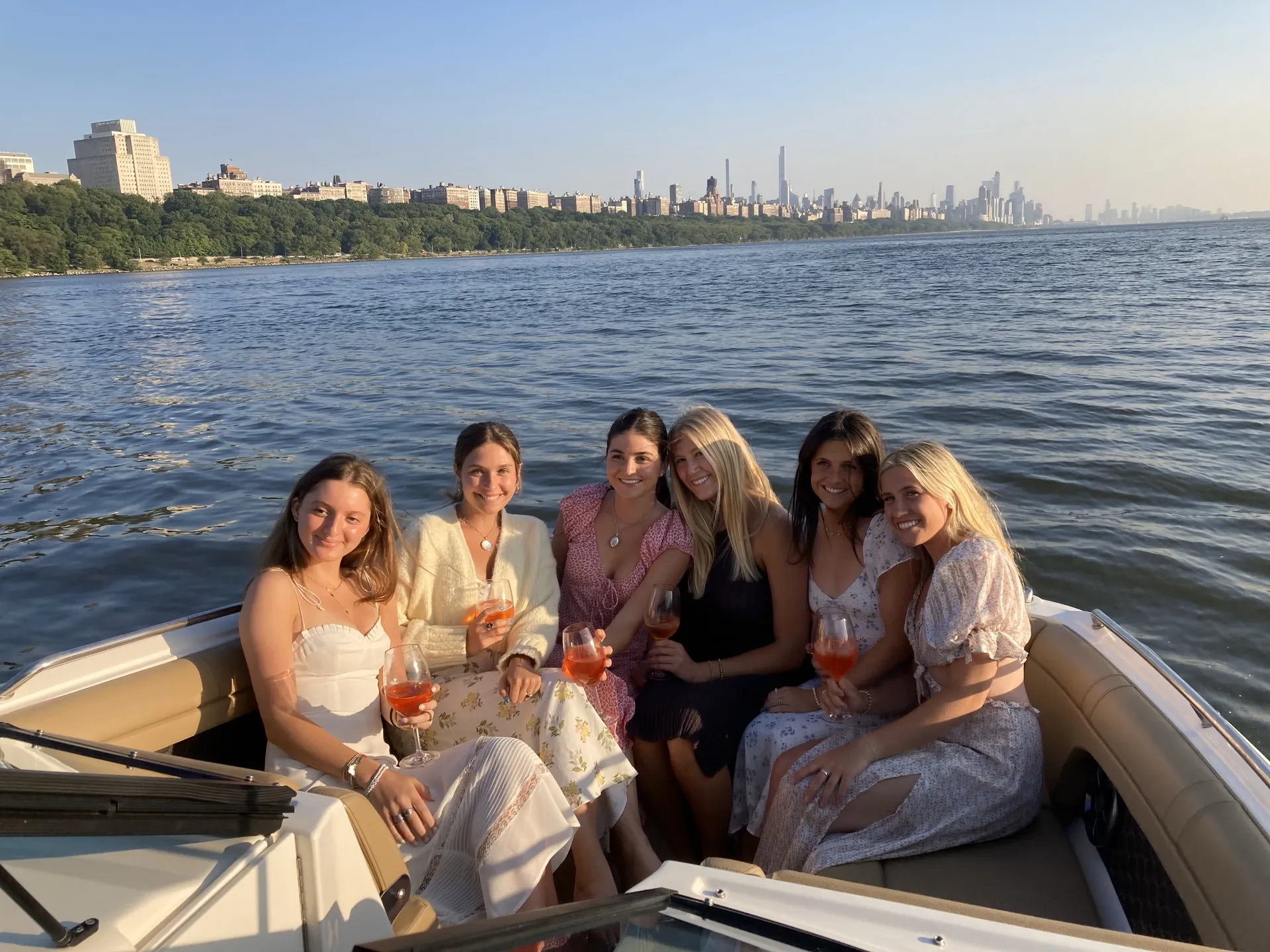 *Female Owned*-Manhattan #1 Luxury Yacht- 8 Passengers