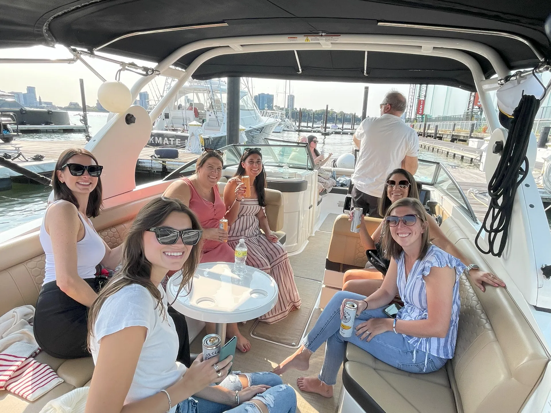 *Female Owned*-Manhattan #1 Luxury Yacht- 8 Passengers