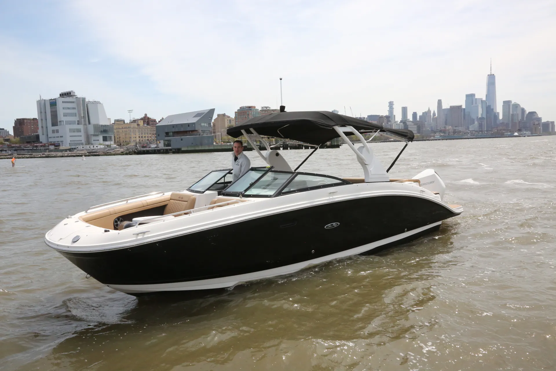 *Female Owned*-Manhattan #1 Luxury Yacht- 8 Passengers
