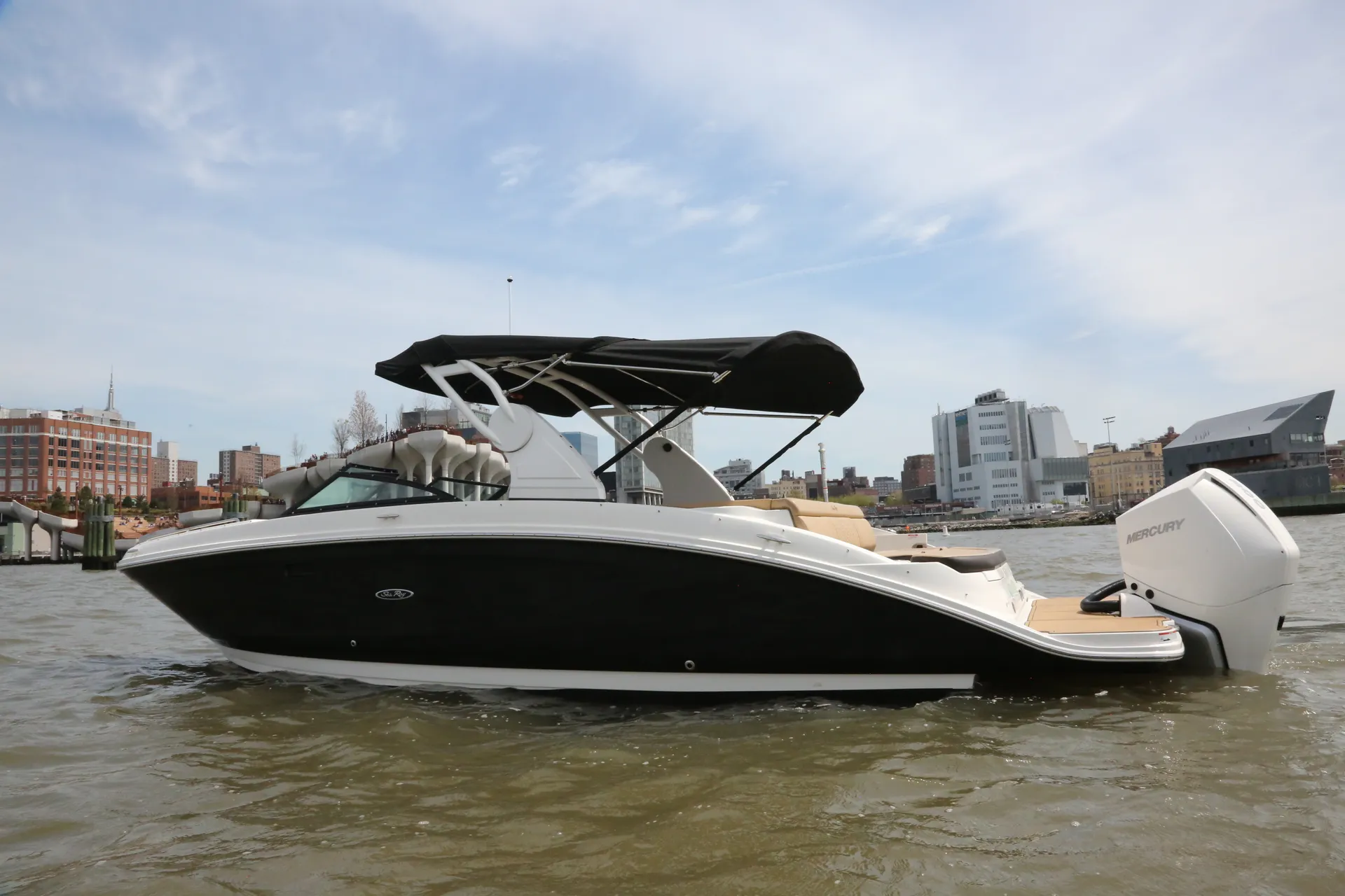 *Female Owned*-Manhattan #1 Luxury Yacht- 8 Passengers