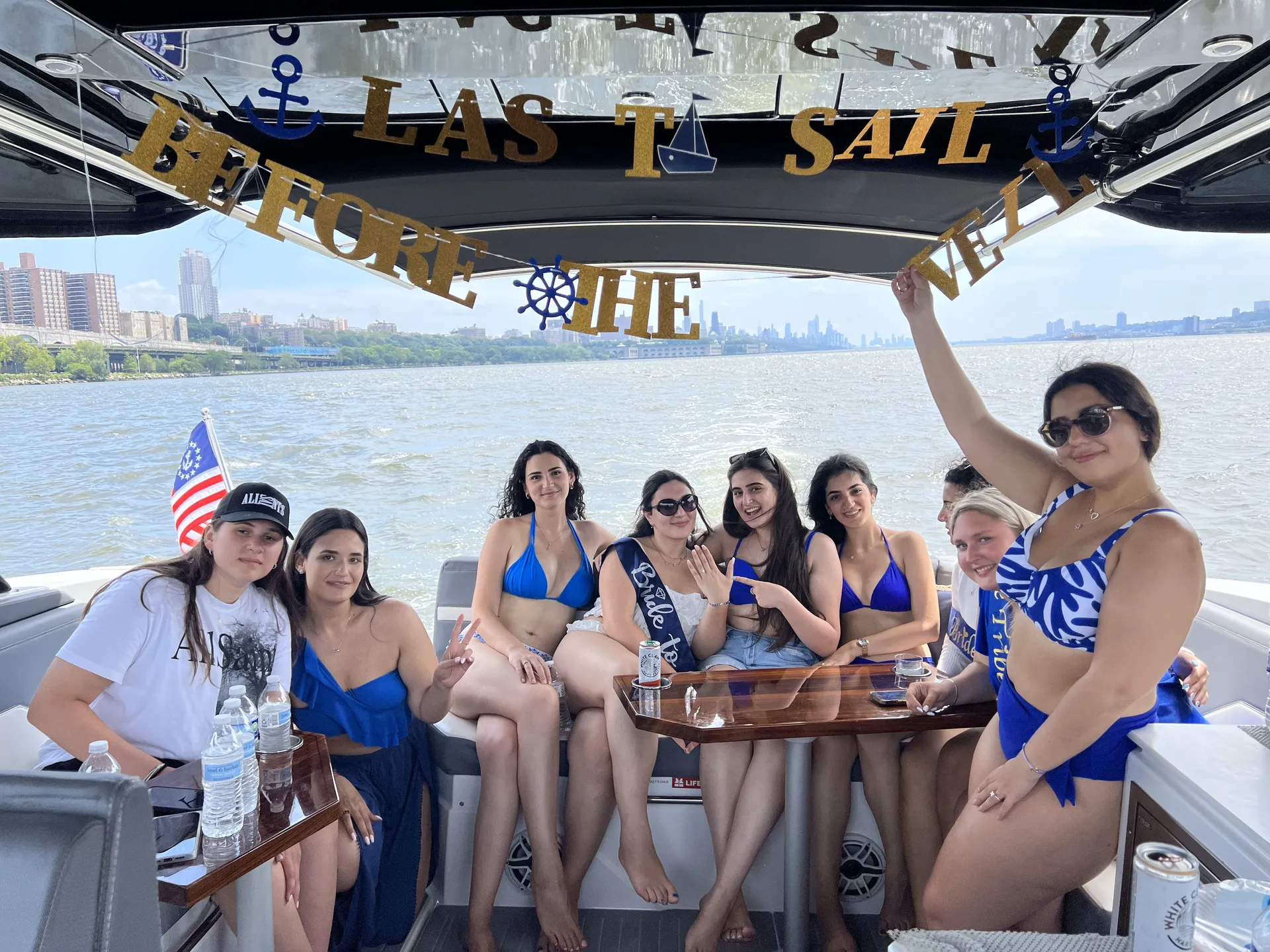 *Female Owned*-Manhattan #1 Luxury Yacht- 12 Passengers 