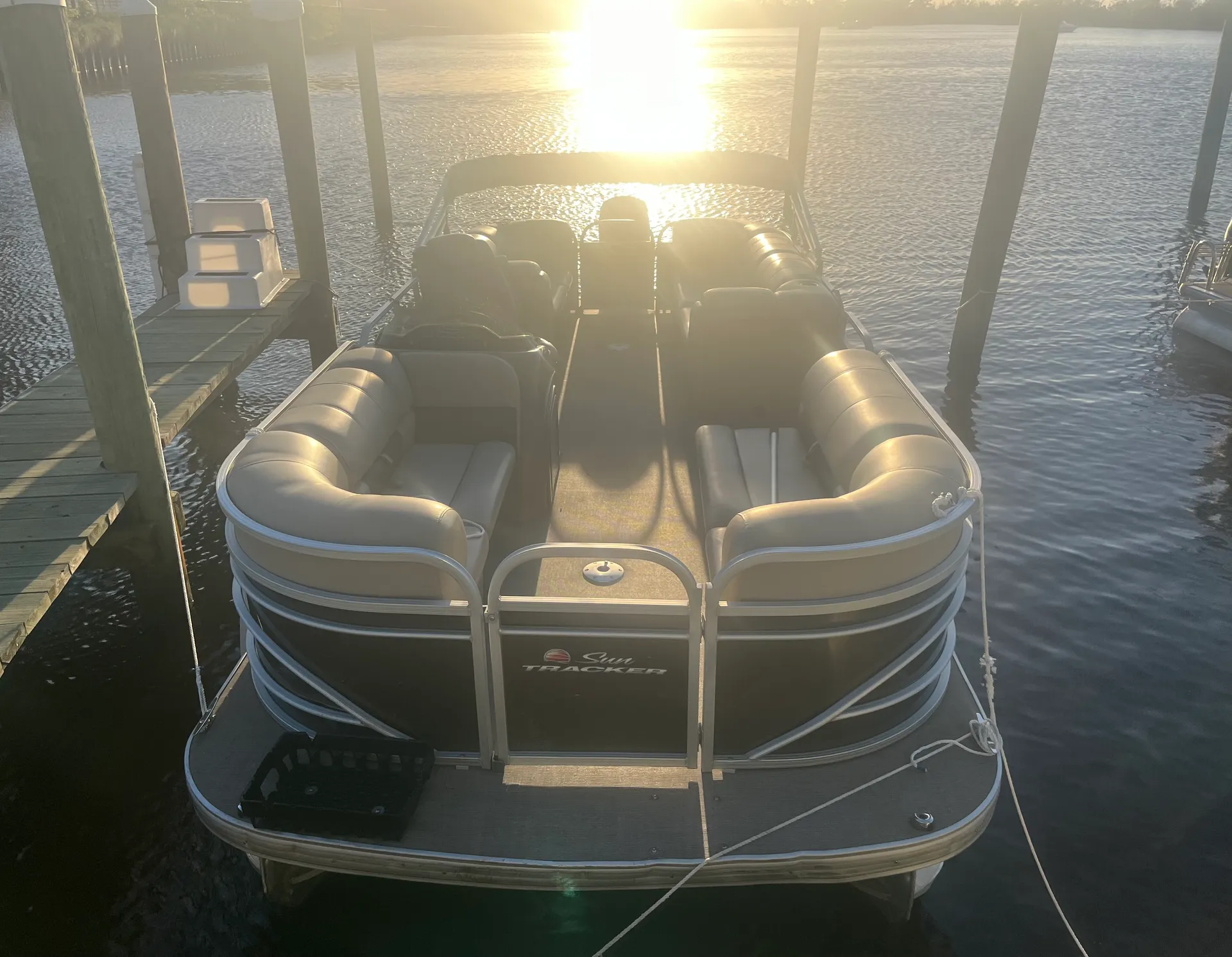 SUN TRACKER PARTY BARGE 22 DLX in Bay St. Louis, MS — photo 7