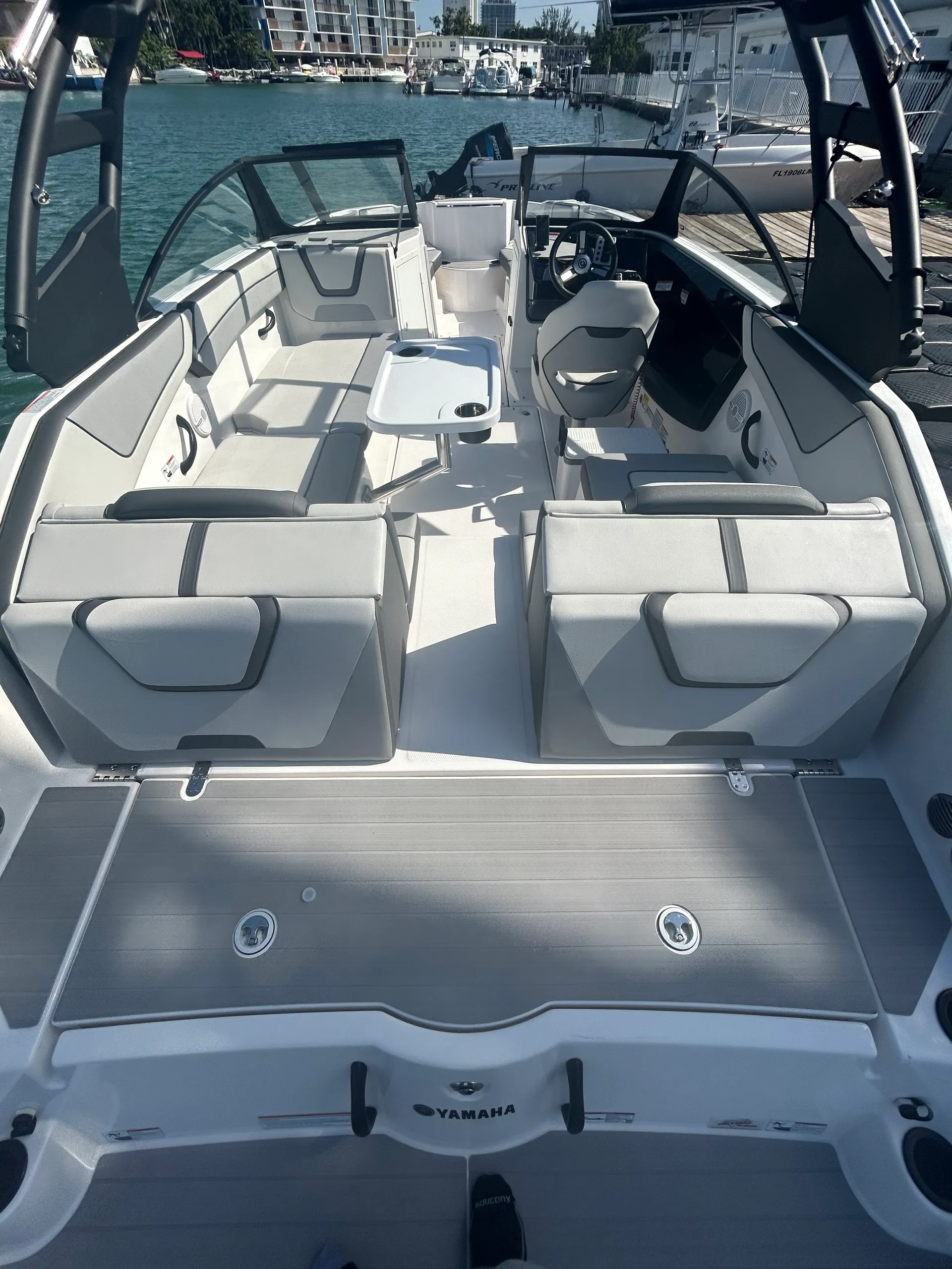 YAMAHA AR220 in Miami Beach, FL — photo 8