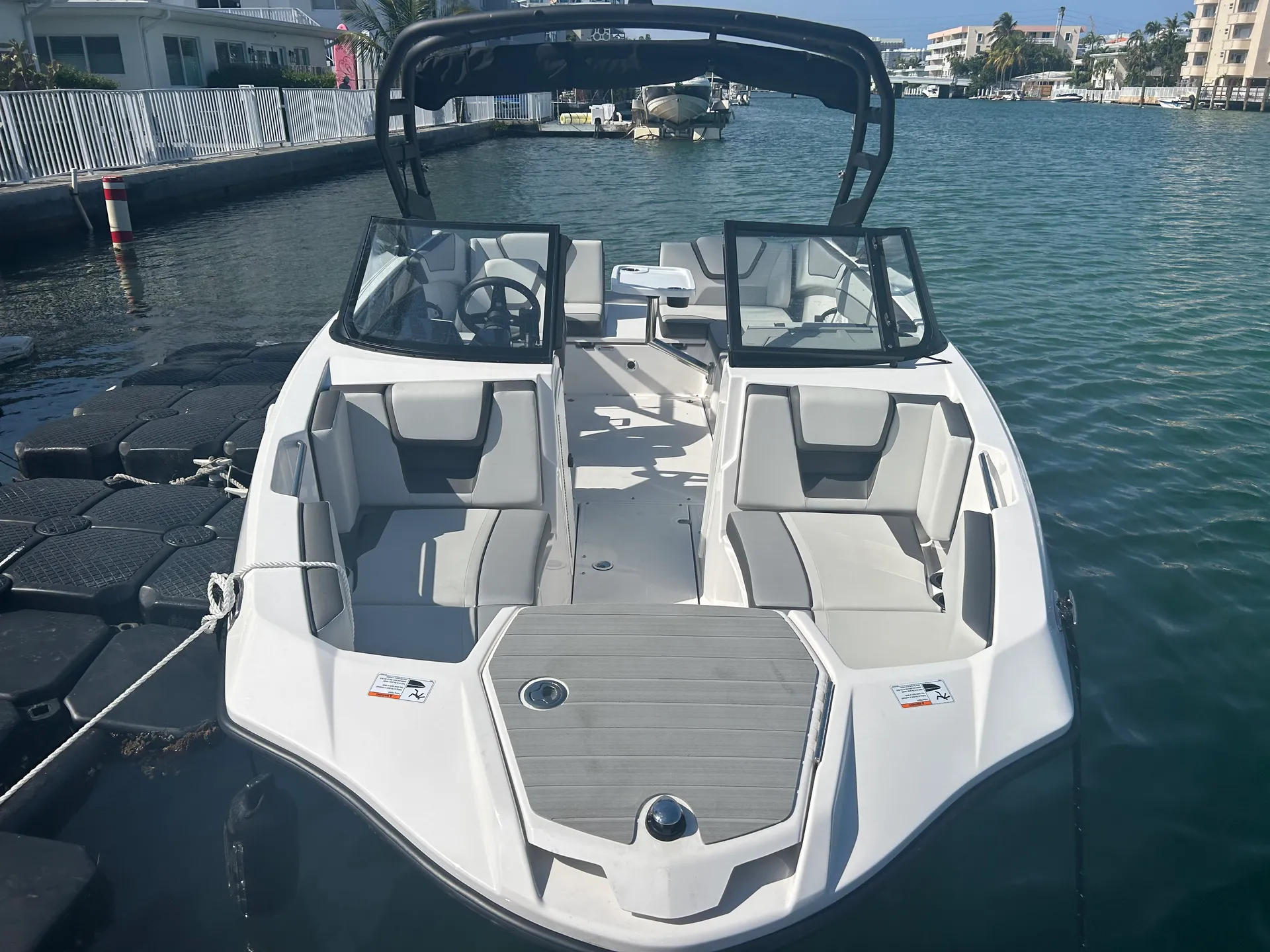 YAMAHA AR220 in Miami Beach, FL — photo 3