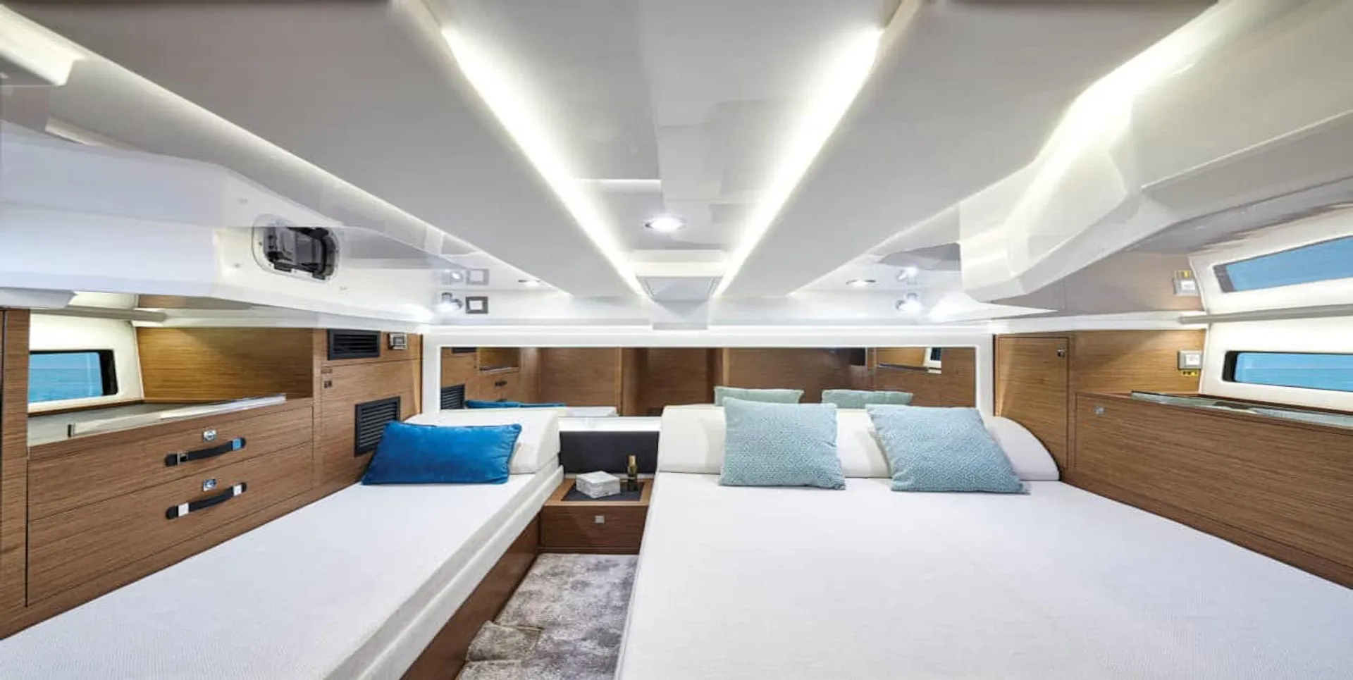43' Luxury Yacht Charter in Long Beach 
