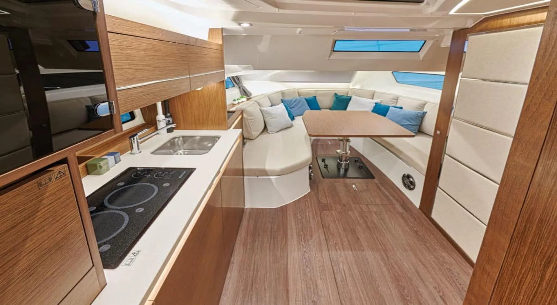 43' Luxury Yacht Charter in Long Beach 