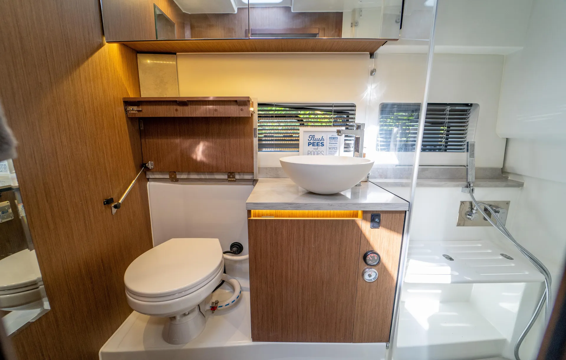 43' Luxury Yacht Charter in Long Beach 