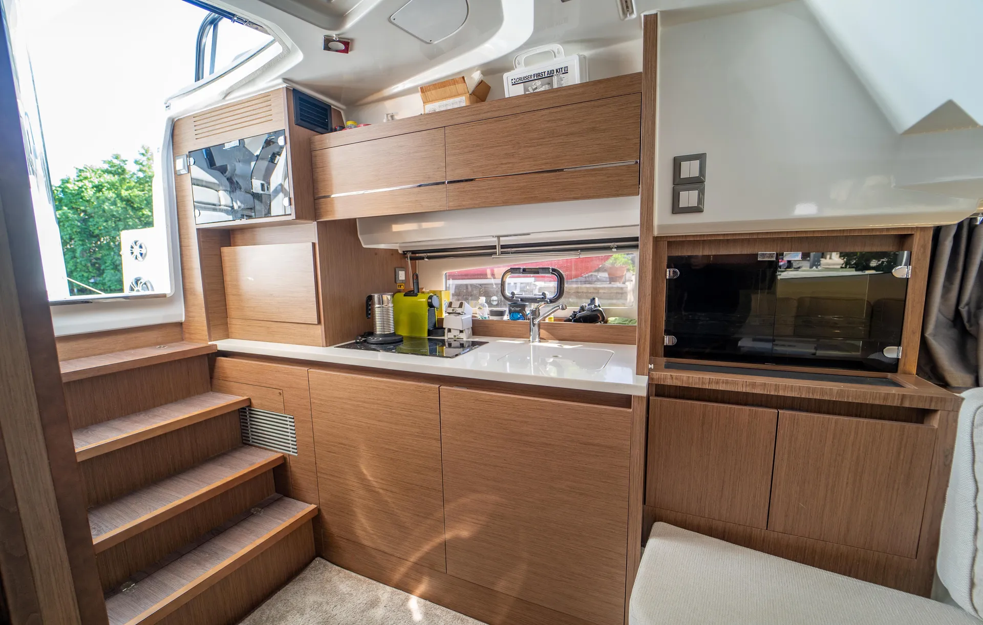 43' Luxury Yacht Charter in Long Beach 