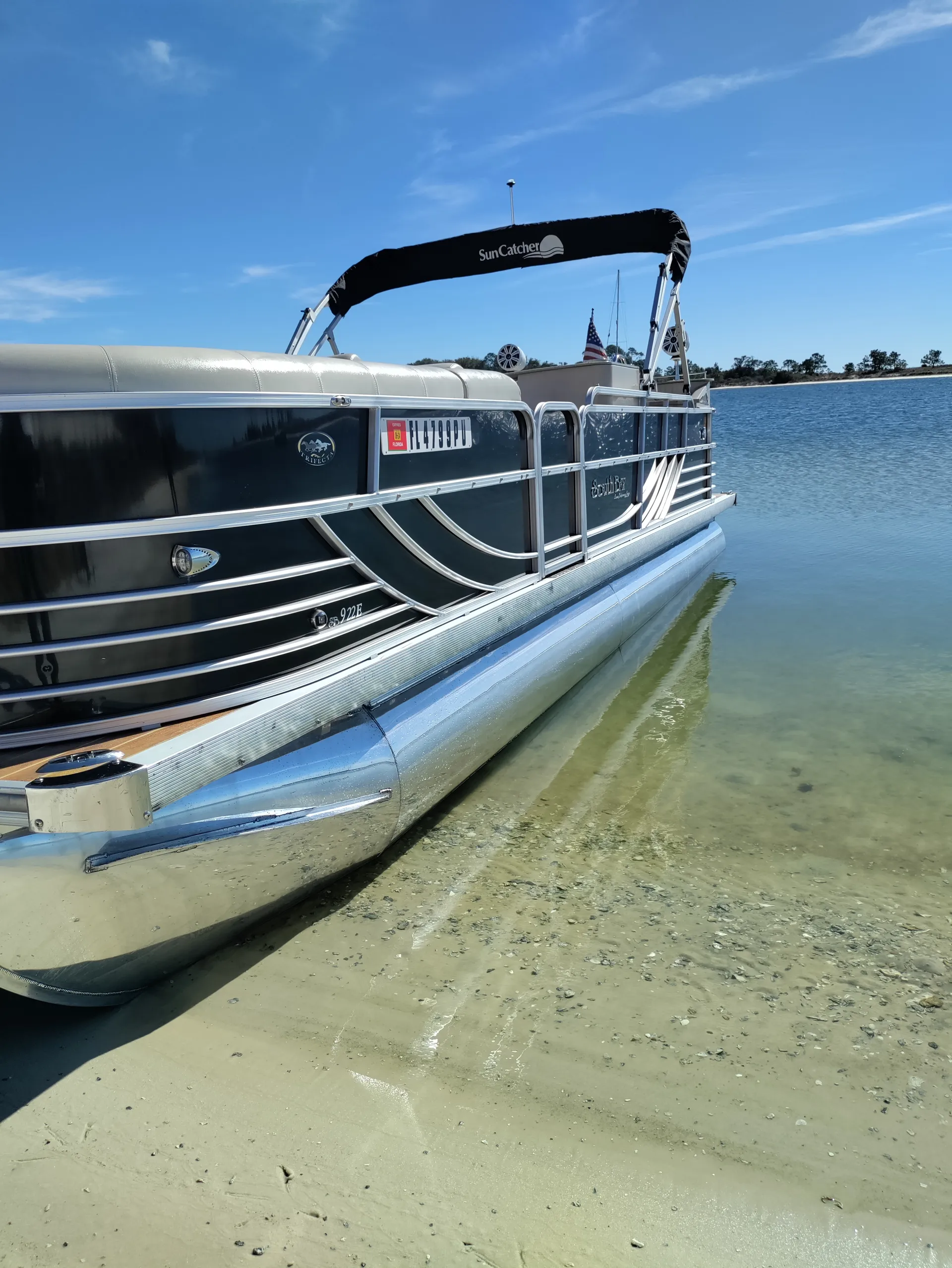 SaltH2oTherapy Luxury Performance Tri-toon with Local Captain