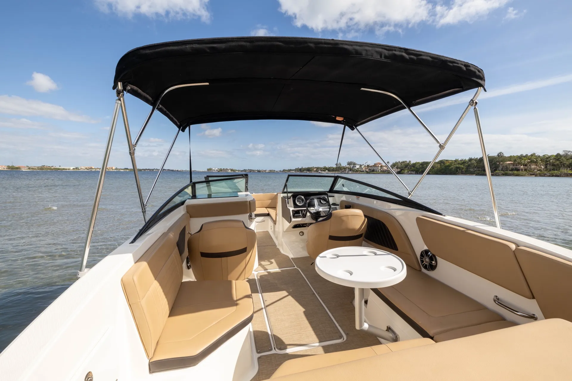 Sleek &amp; Stylish 23ft SeaRay: Your Dream Cruiser Awaits! 