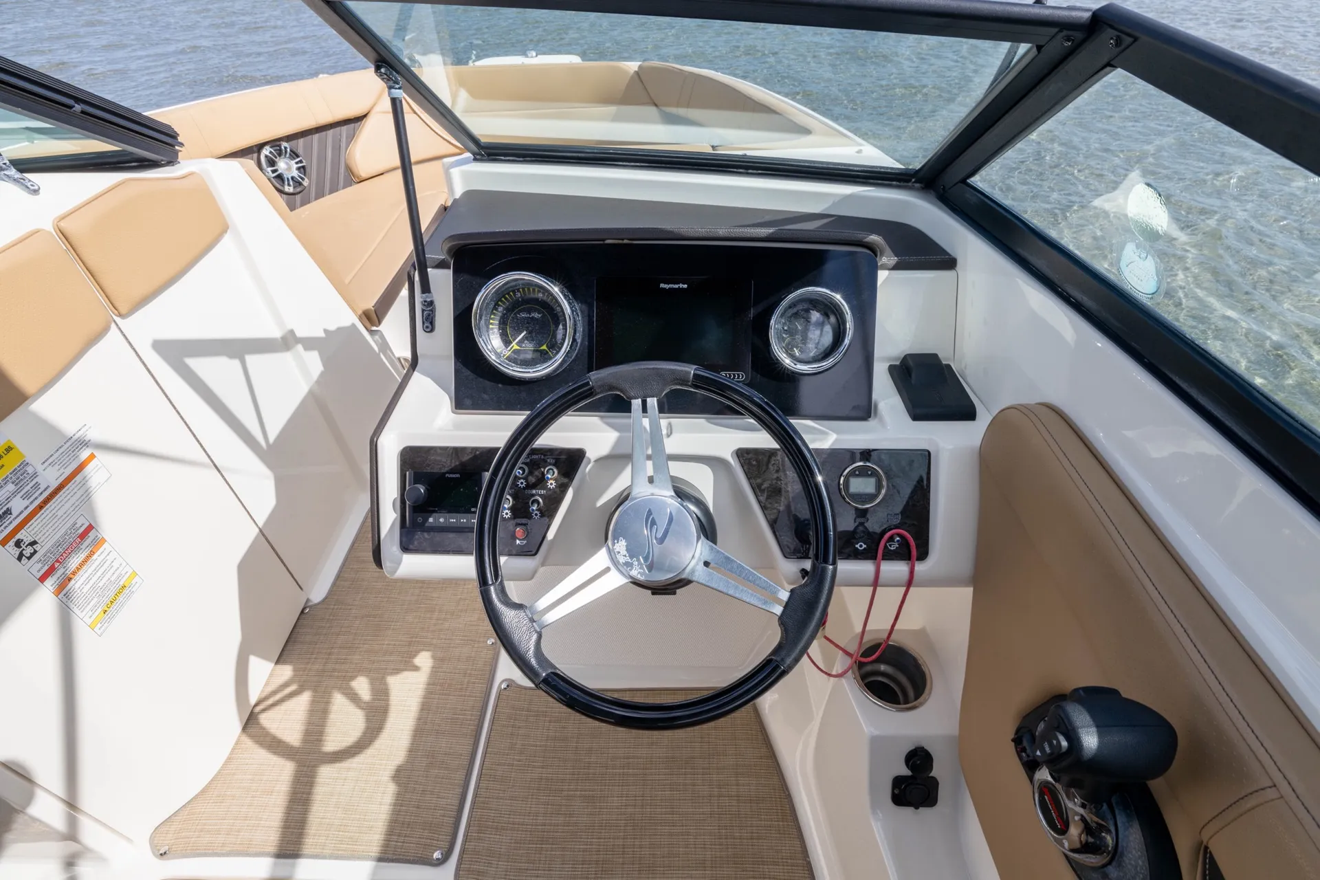 Sleek &amp; Stylish 23ft SeaRay: Your Dream Cruiser Awaits! 