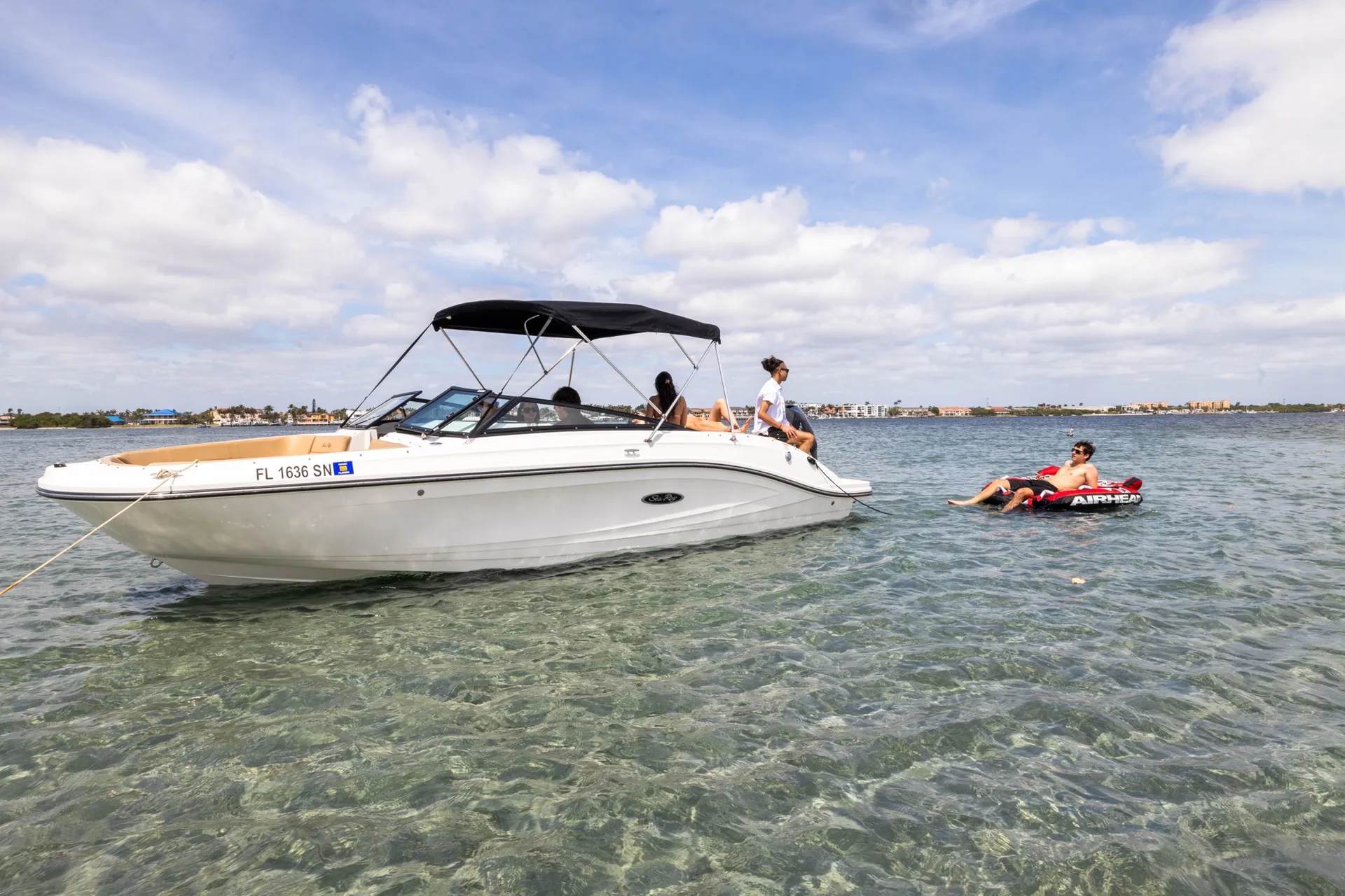 Sleek &amp; Stylish 23ft SeaRay: Your Dream Cruiser Awaits! 