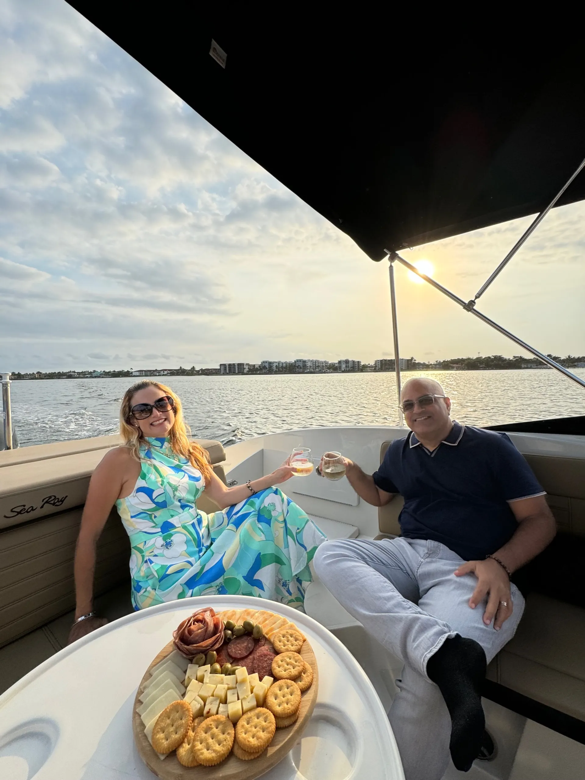 Sleek &amp; Stylish 23ft SeaRay: Your Dream Cruiser Awaits! 