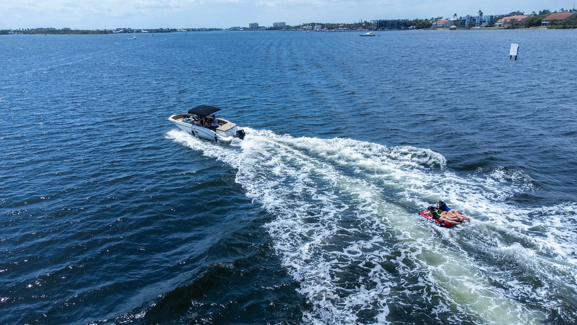 Sleek &amp; Stylish 23ft SeaRay: Your Dream Cruiser Awaits! 