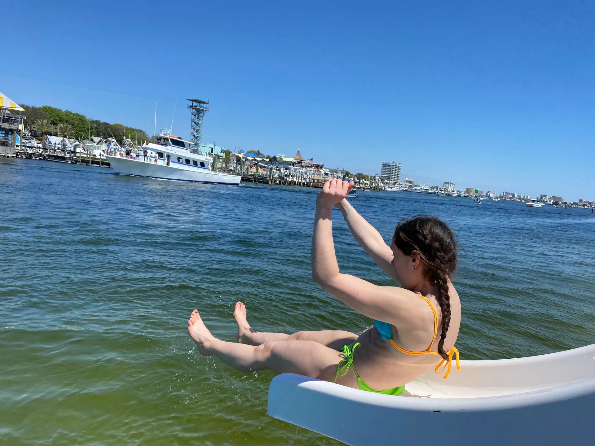 Tiki Themed Hula-Mama 30 ft pontoon 2slides 150 HP Fuel Included 