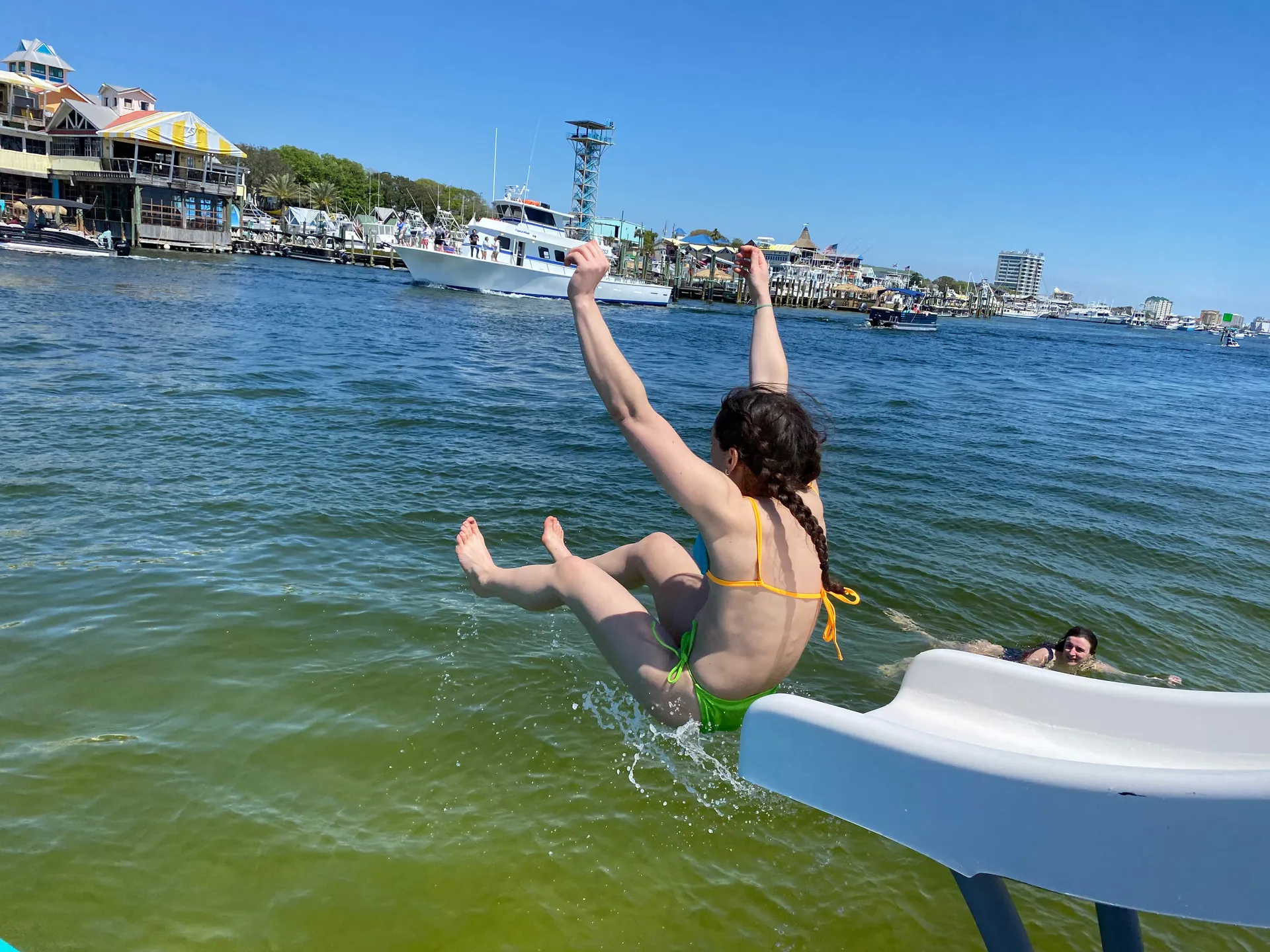 Tiki Themed Hula-Mama 30 ft pontoon 2slides 150 HP Fuel Included 