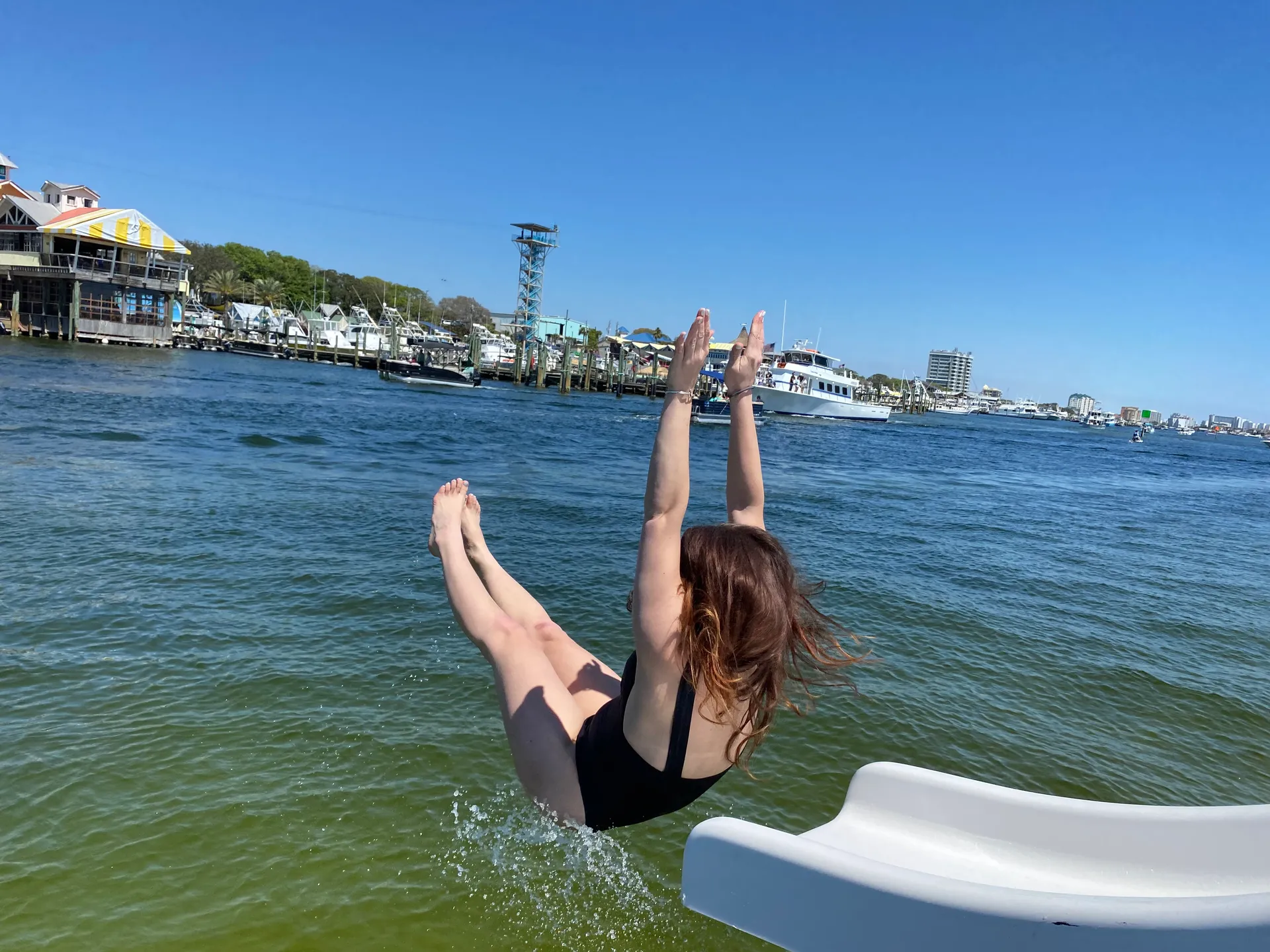 Tiki Themed Hula-Mama 30 ft pontoon 2slides 150 HP Fuel Included 