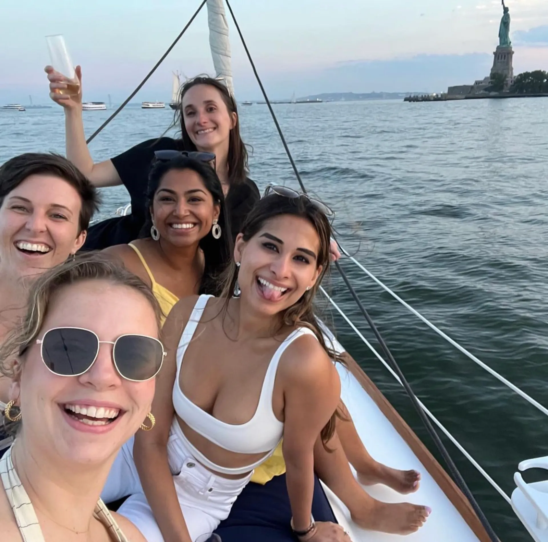 #1 Manhattan Sailing! Champagne &amp; Catering Service, Captain &amp; Crew