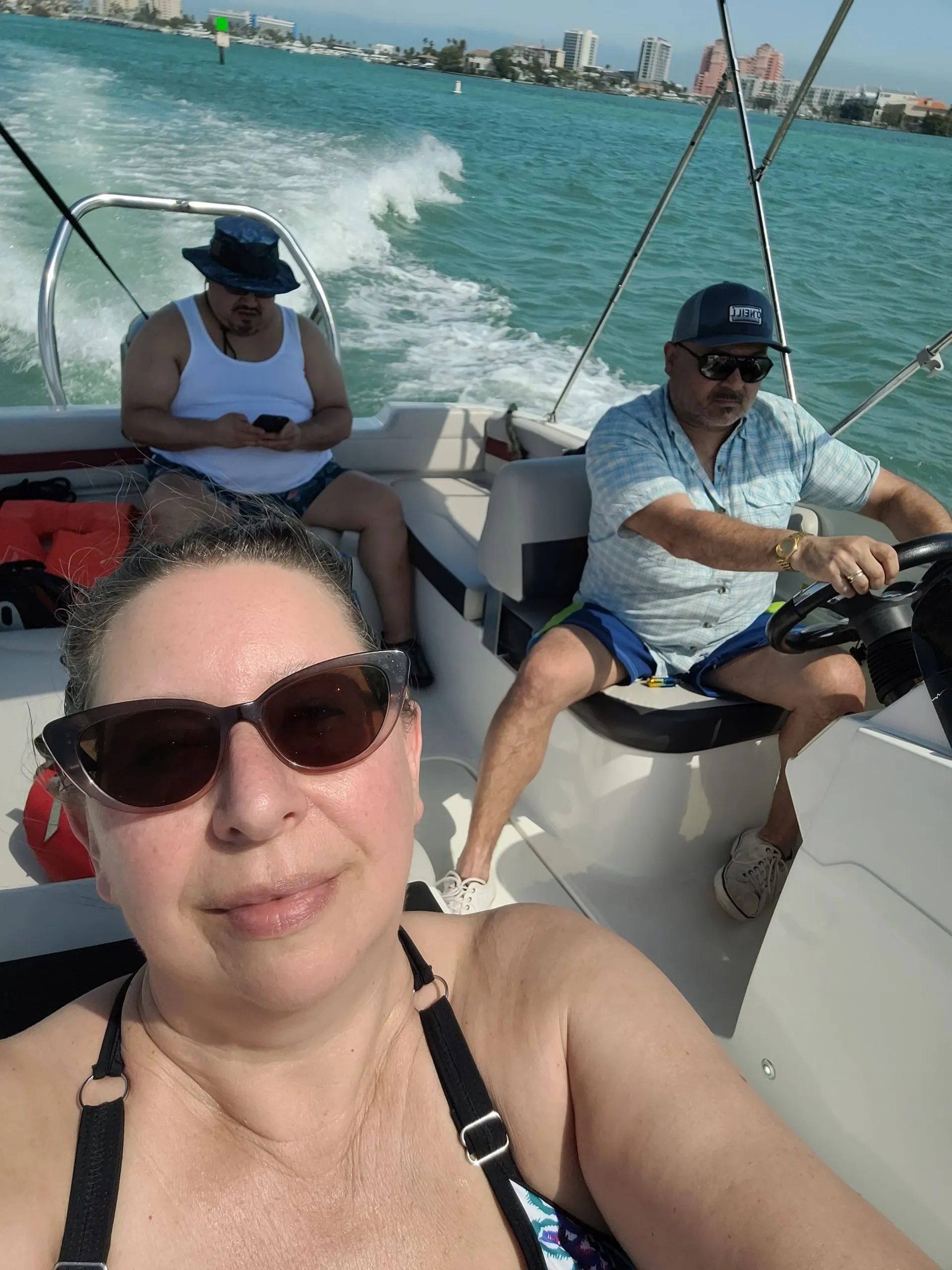 2022 Hurricane deck boat perfect  for the family.