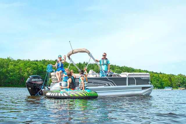 Rent a Princecraft pontoon in Pella, IA near me