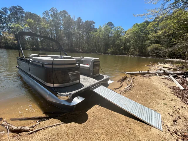 Rent a QWEST PONTOONS pontoon in Alexander City, AL near me