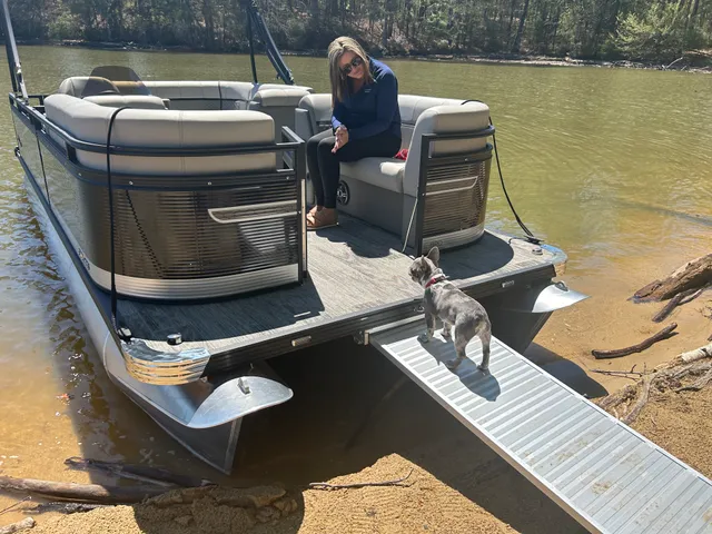 Rent a QWEST PONTOONS pontoon in Alexander City, AL near me