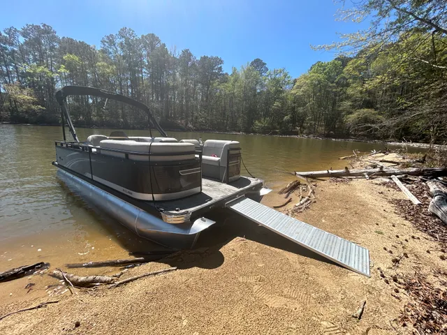 Rent a QWEST PONTOONS pontoon in Alexander City, AL near me