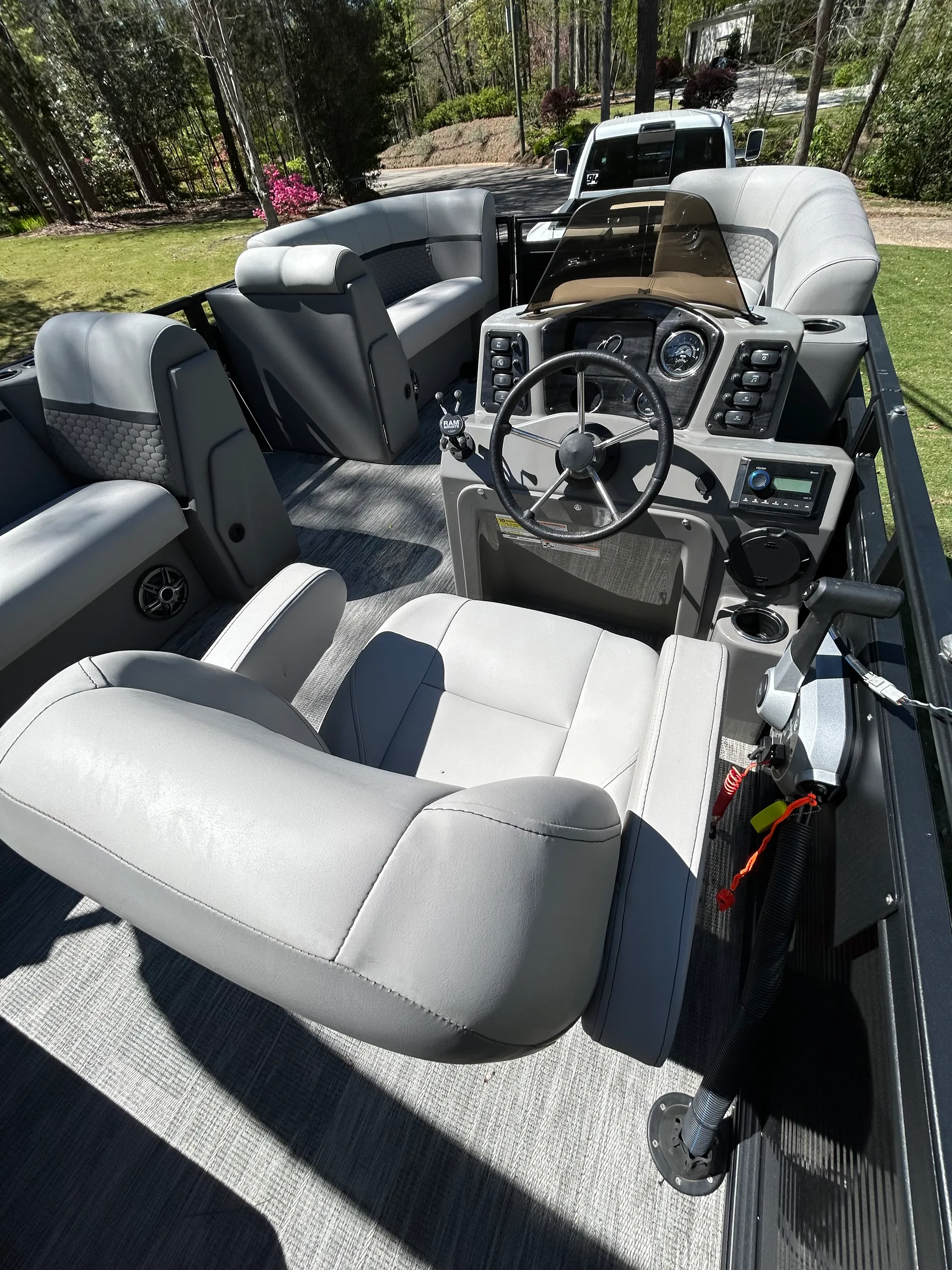 (Condo Guests ONLY) Lake Martin 5 Star pontoon retreat, easy boarding!