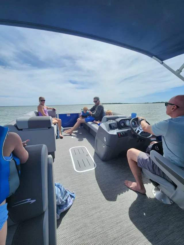 Rent a BENNINGTON MARINE pontoon in Royse City, TX near me