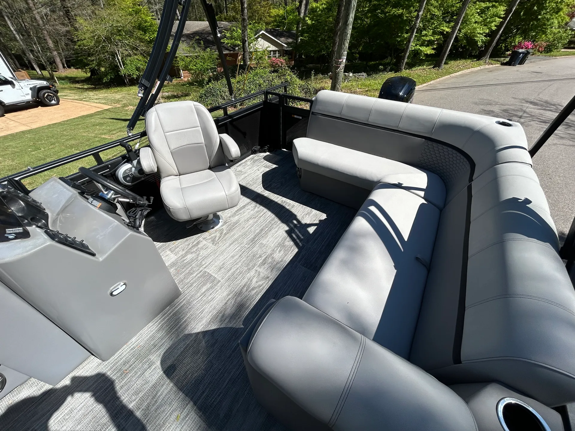 (Condo Guests ONLY) Lake Martin 5 Star pontoon retreat, easy boarding!