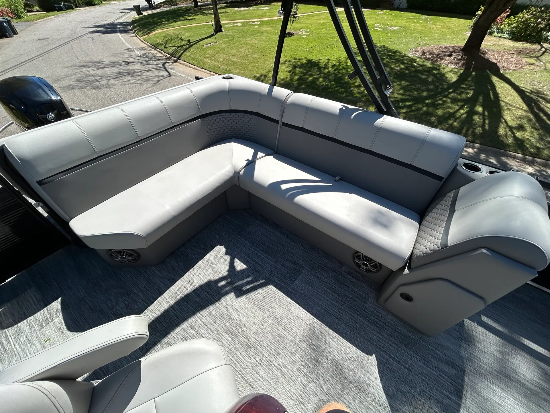 (Condo Guests ONLY) Lake Martin 5 Star pontoon retreat, easy boarding!