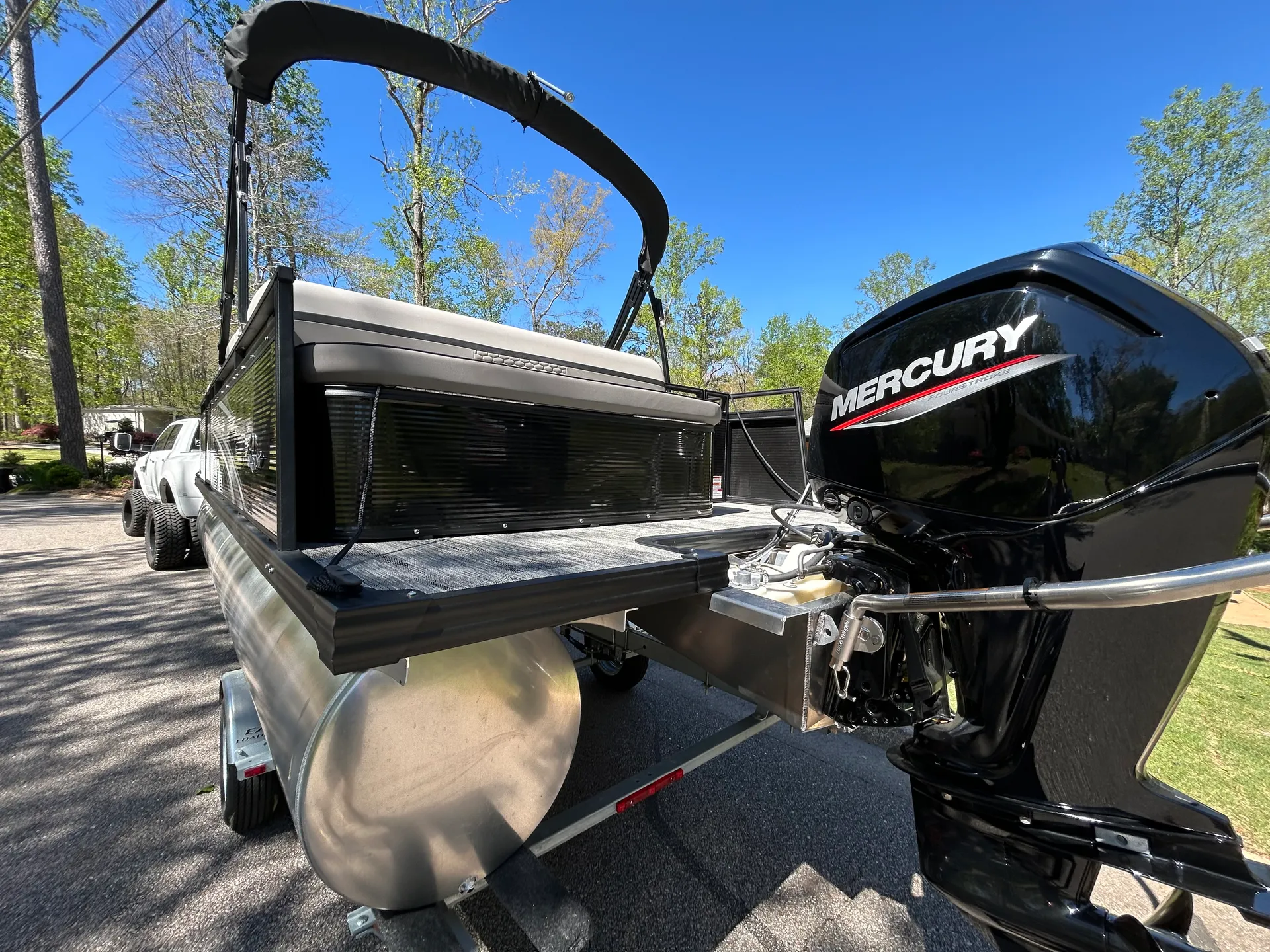 (Condo Guests ONLY) Lake Martin 5 Star pontoon retreat, easy boarding!