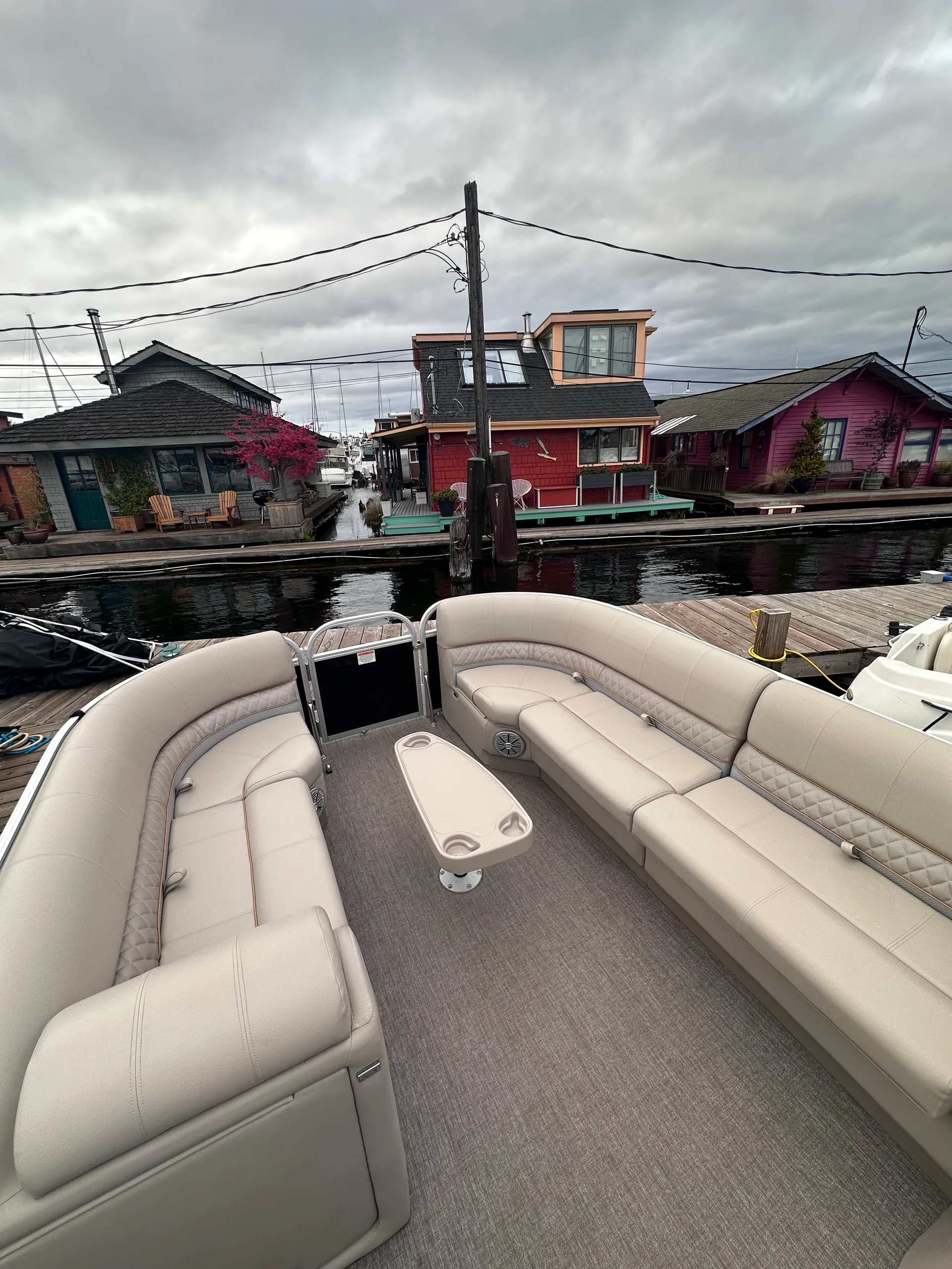 2023 24ft Spacious and Clean Pontoon - The Chubby Duck 🦆