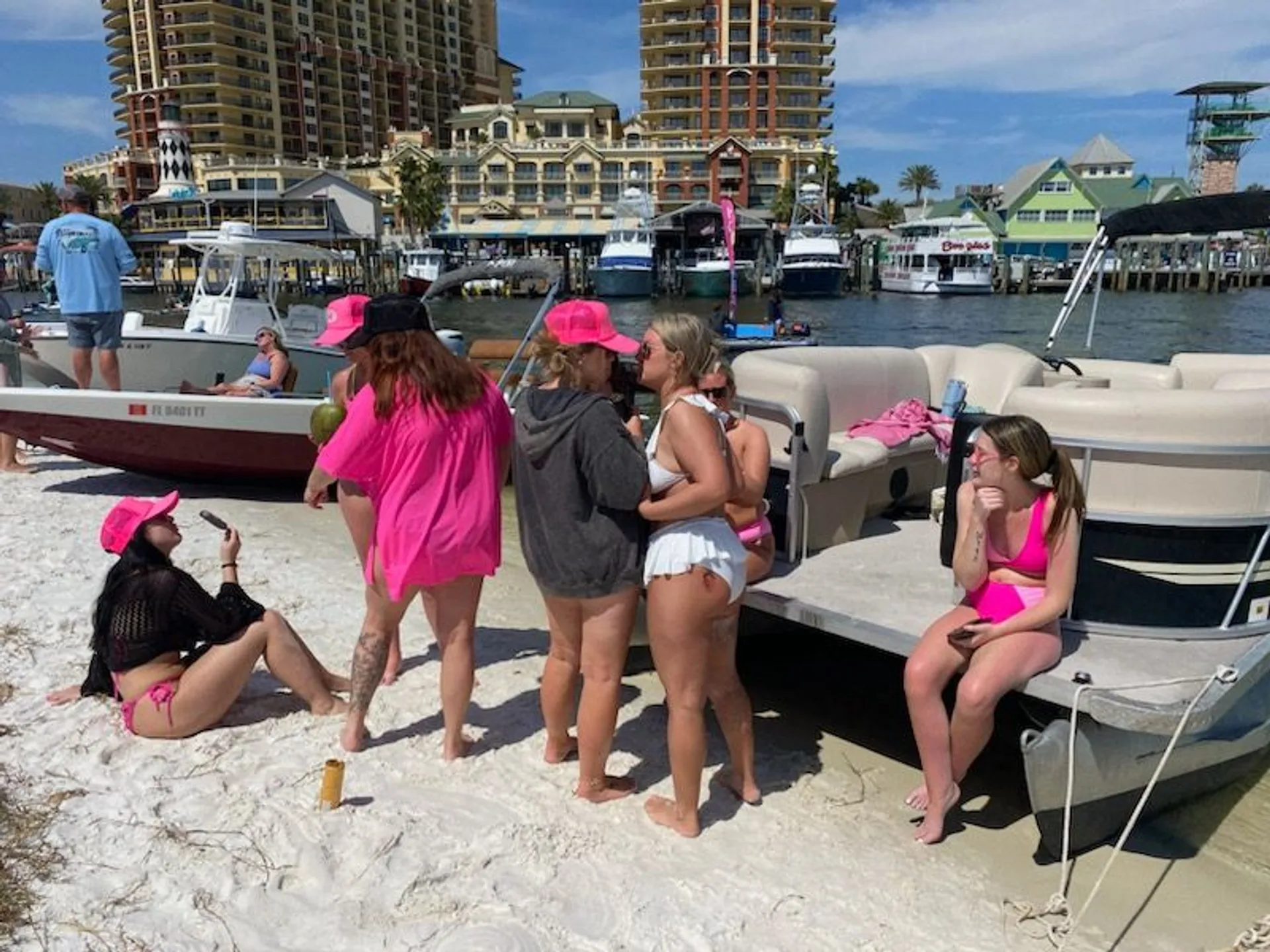 Pontoon Party!! For all gatherings (Paddleboard,Lily Pad, Inflatables)