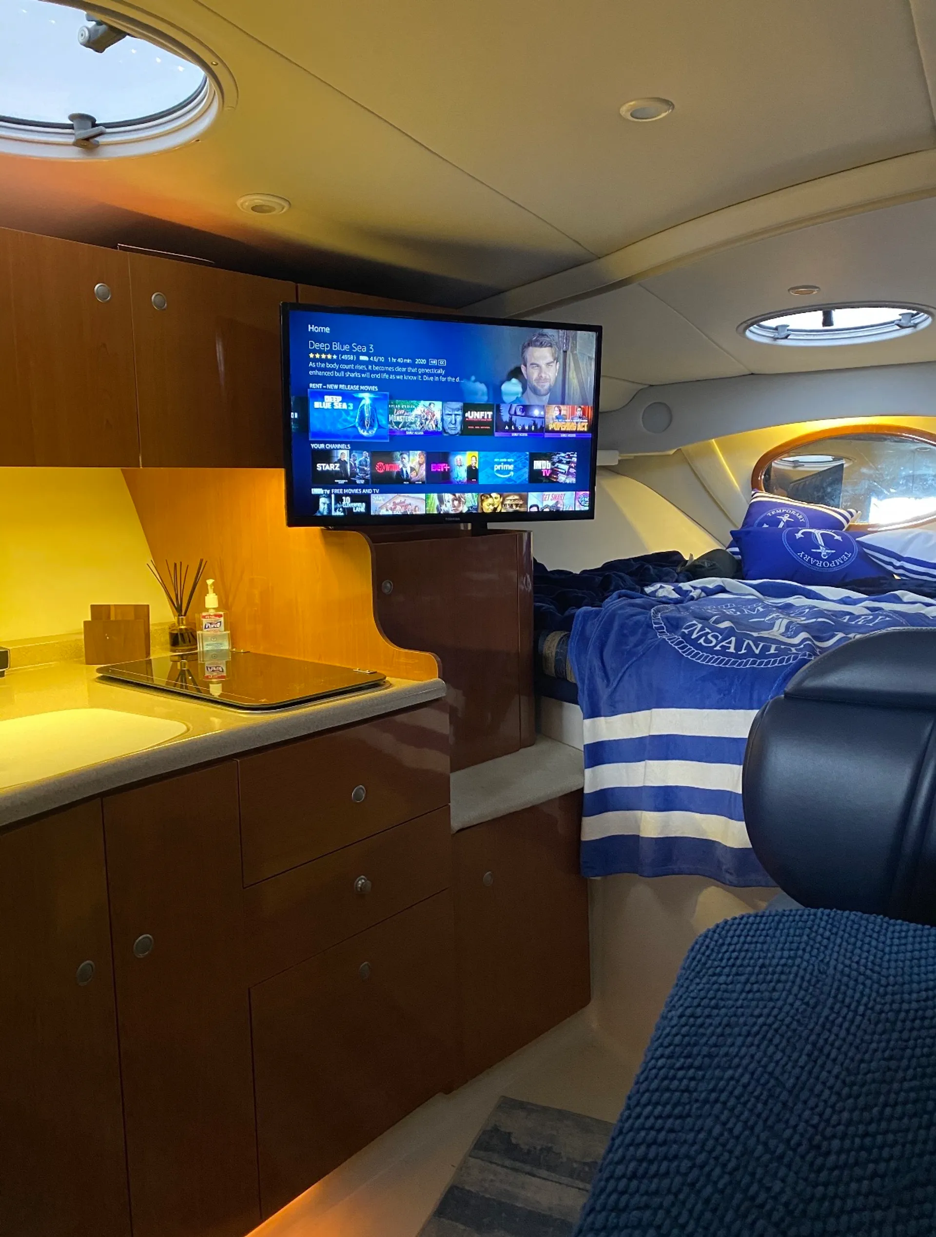 Enjoy the spring on the water in luxury and style! 