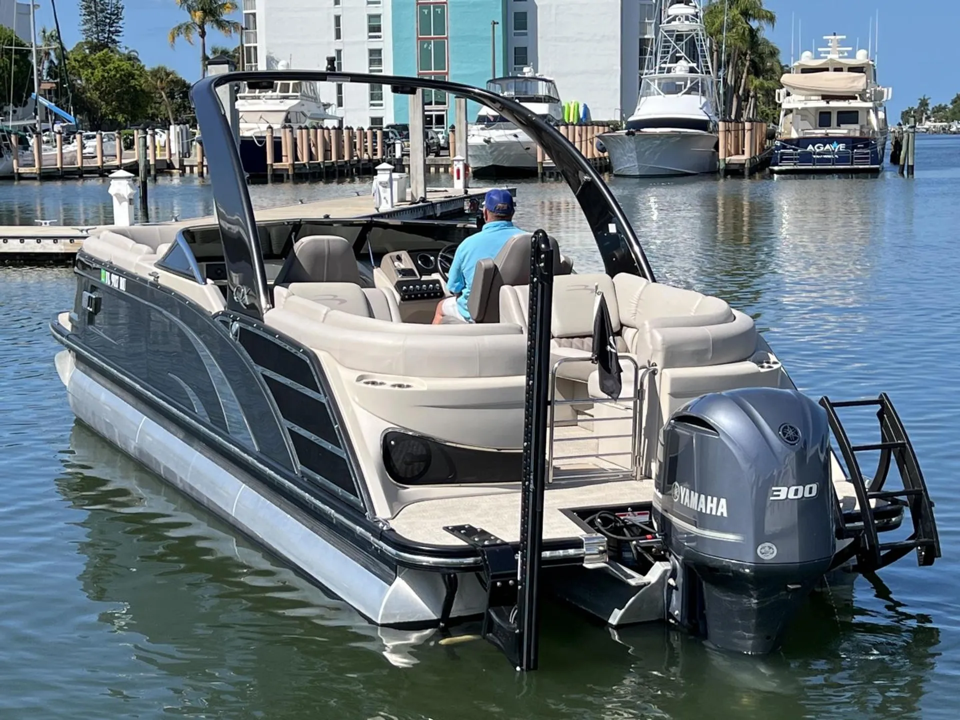 25FT Luxury Tritoon 300HP, Fun Days on Crystal Blue Tampa Waters 