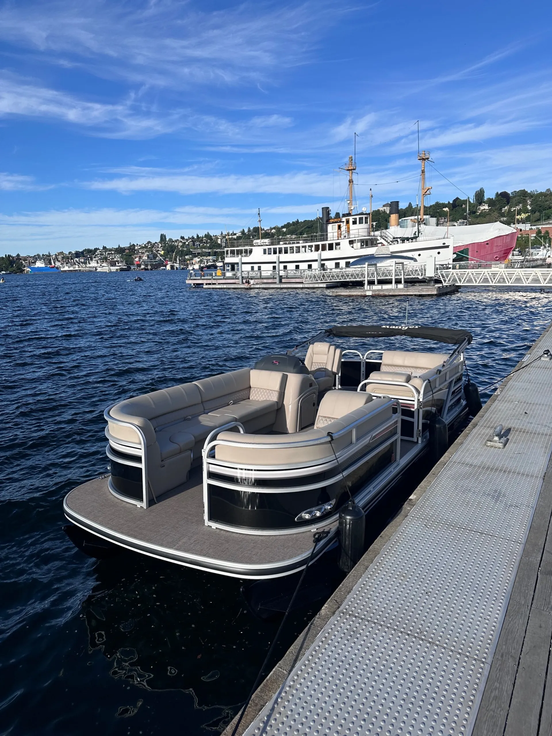2023 24ft Spacious and Clean Pontoon - The Chubby Duck 🦆