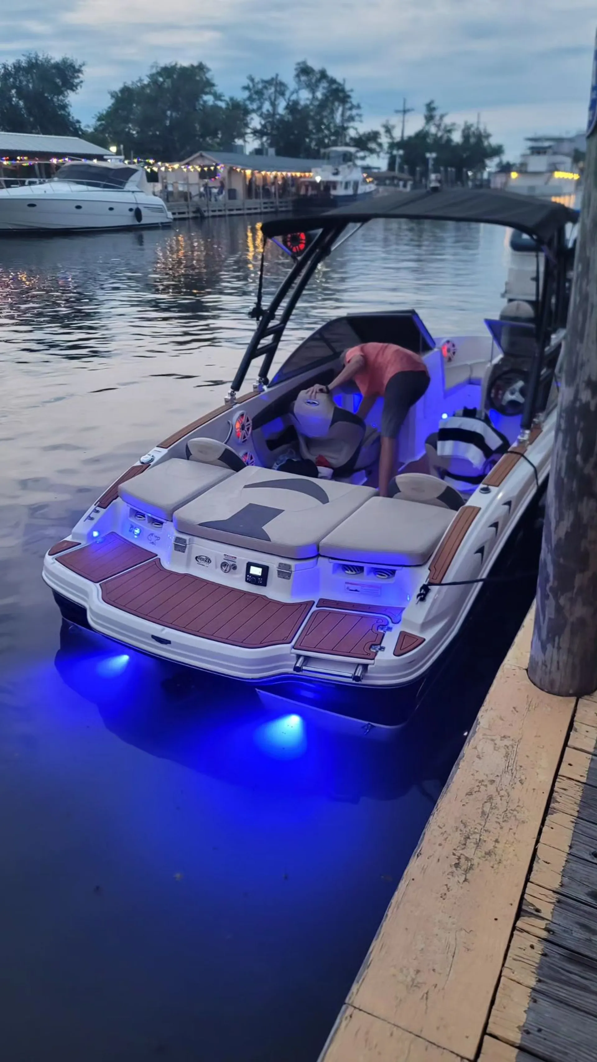 Chaparral Boats 19' Sport Ski Fish in Kenner, LA — photo 2