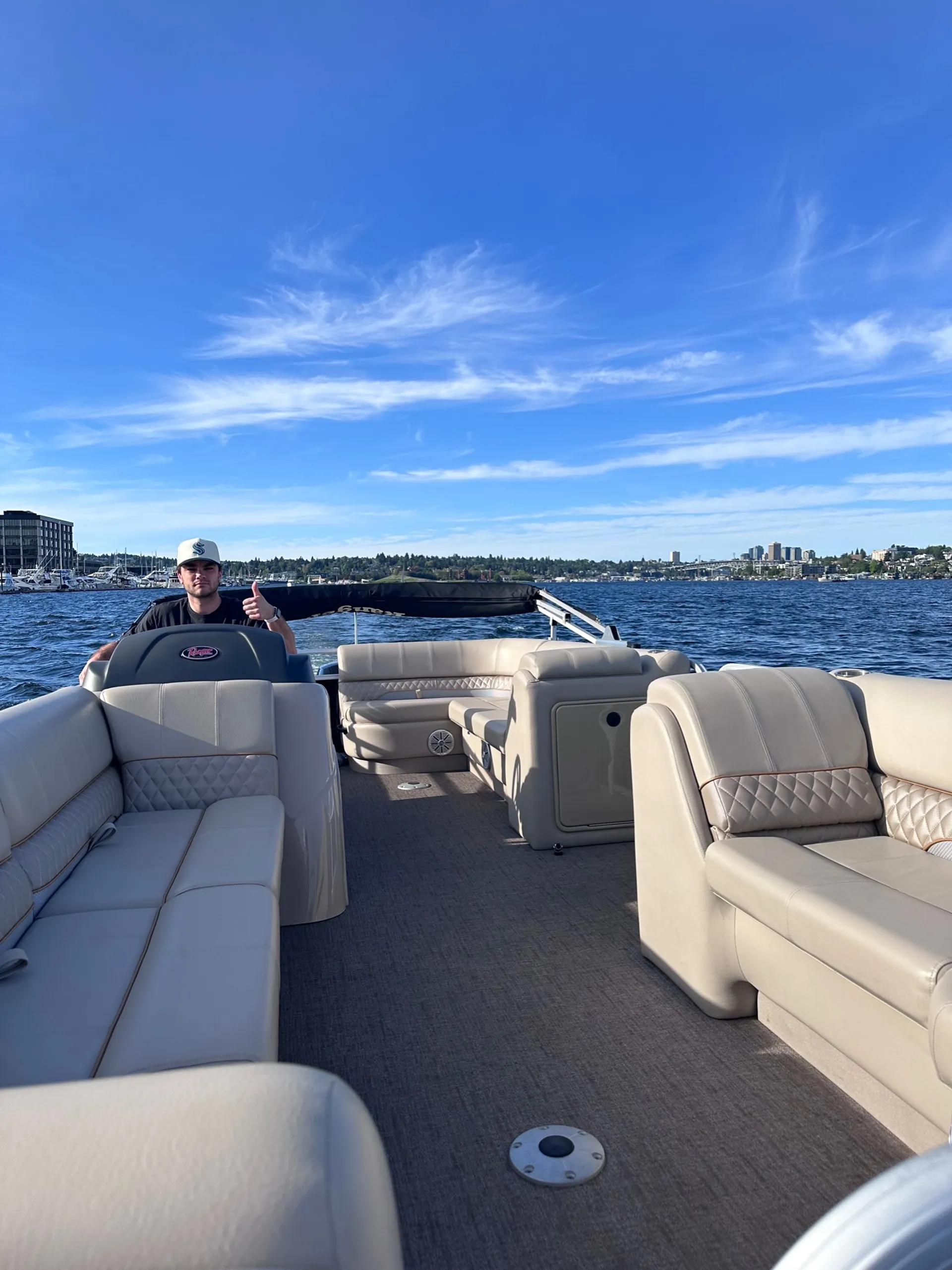 2023 24ft Spacious and Clean Pontoon - The Chubby Duck 🦆