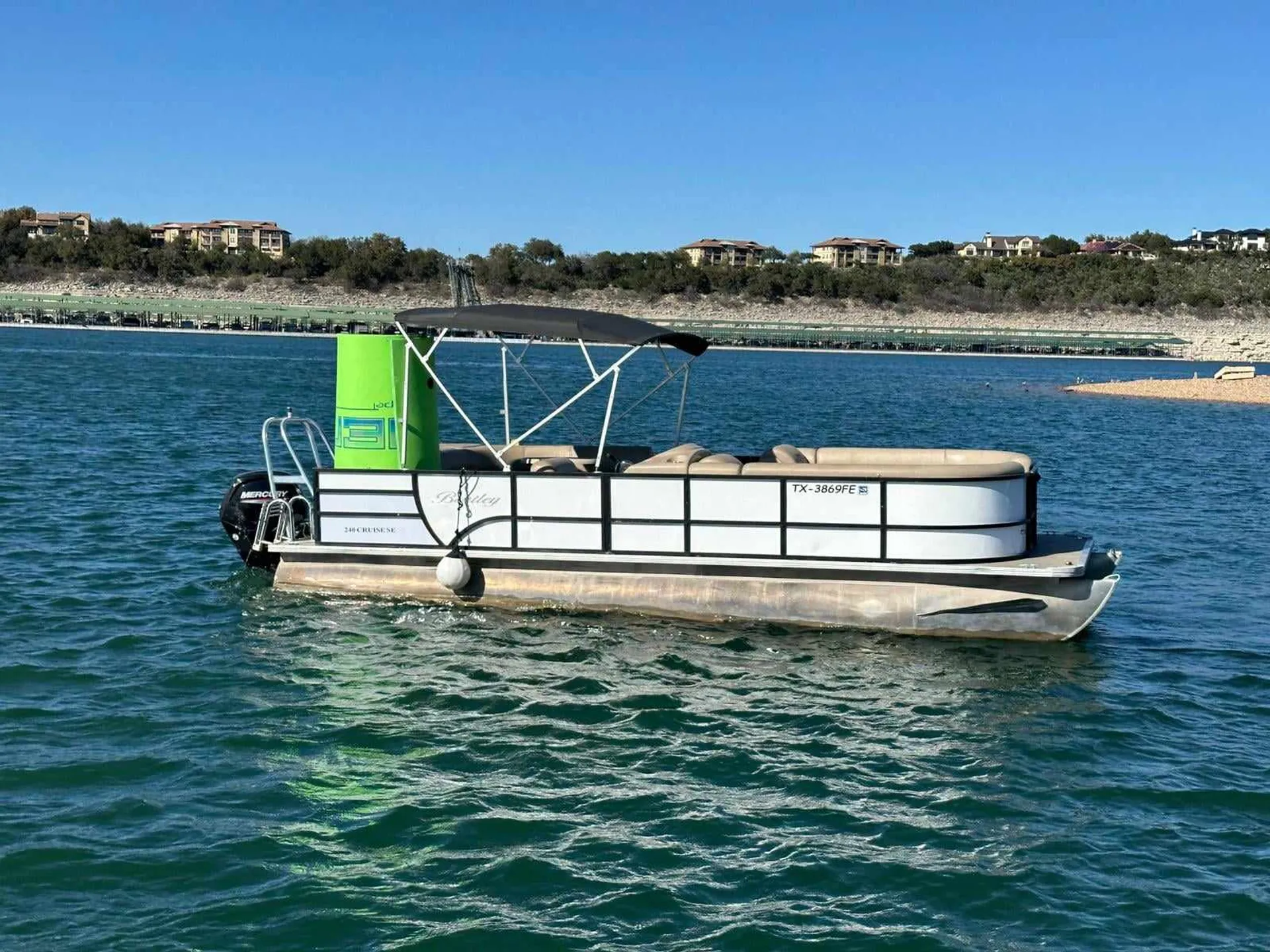 Amazing Pontoon boat on lake travis captain incluided 15 people